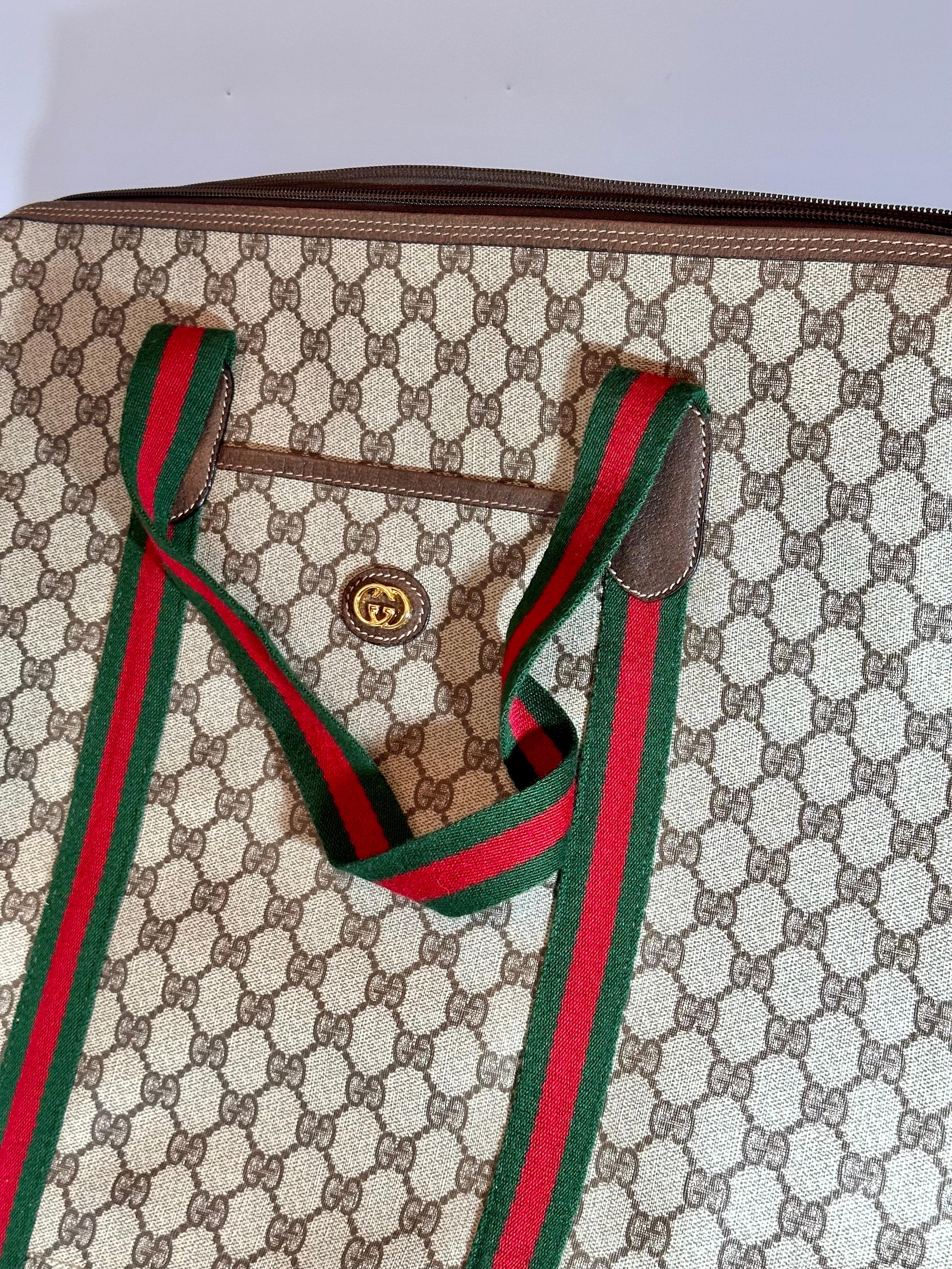 Gucci XL Vintage Tan Monogram Canvas Tote Shoulder Bag Striped Handles Travel bg In Excellent Condition In New York, NY