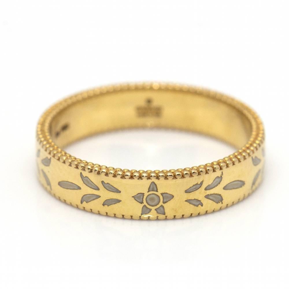 GUCCI Italian design ring, Icon nBlossom collection in gold and enamel for women. Adorned with the GG motif, the distinctive emblem of the firm  18kt Yellow Gold  3.81 grams  Measures: Width 4mm  Size 13, this ring cannot be resized  Brand new