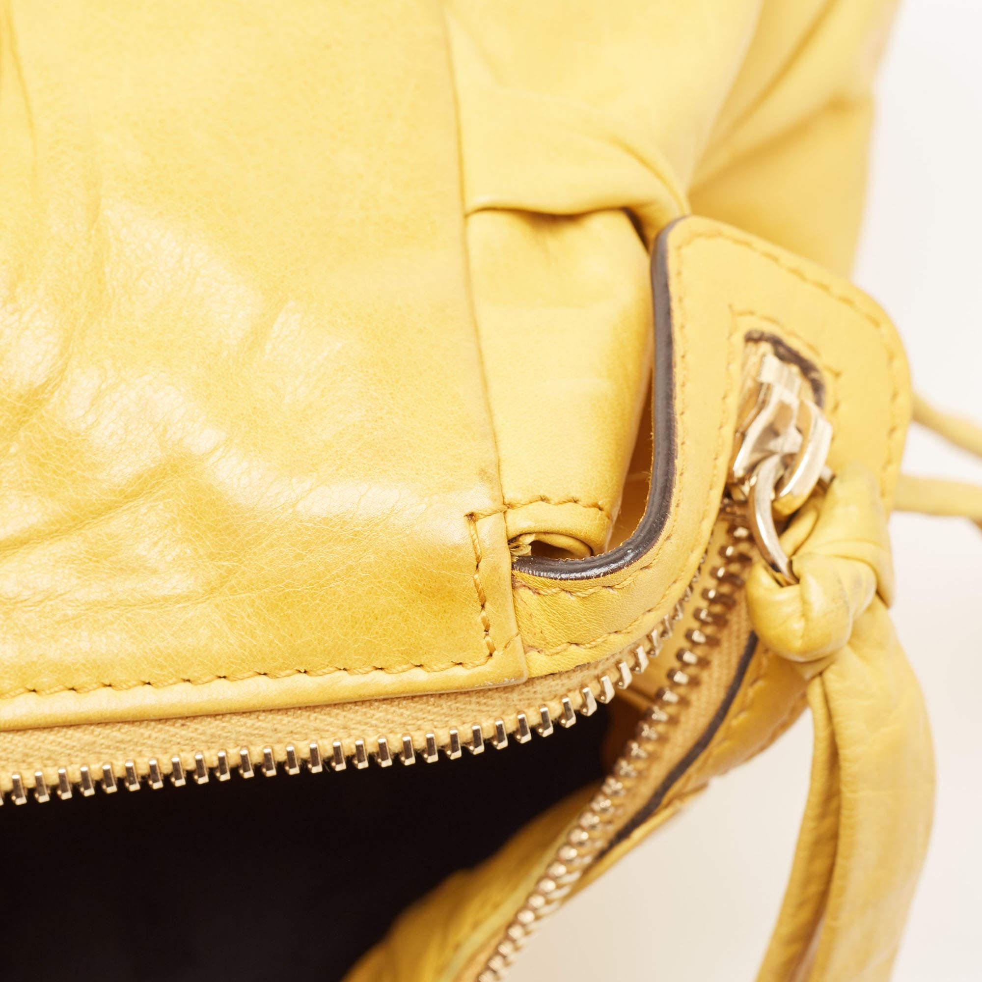 Gelbe Hysteria-Clutch aus Leder von Gucci im Angebot 9