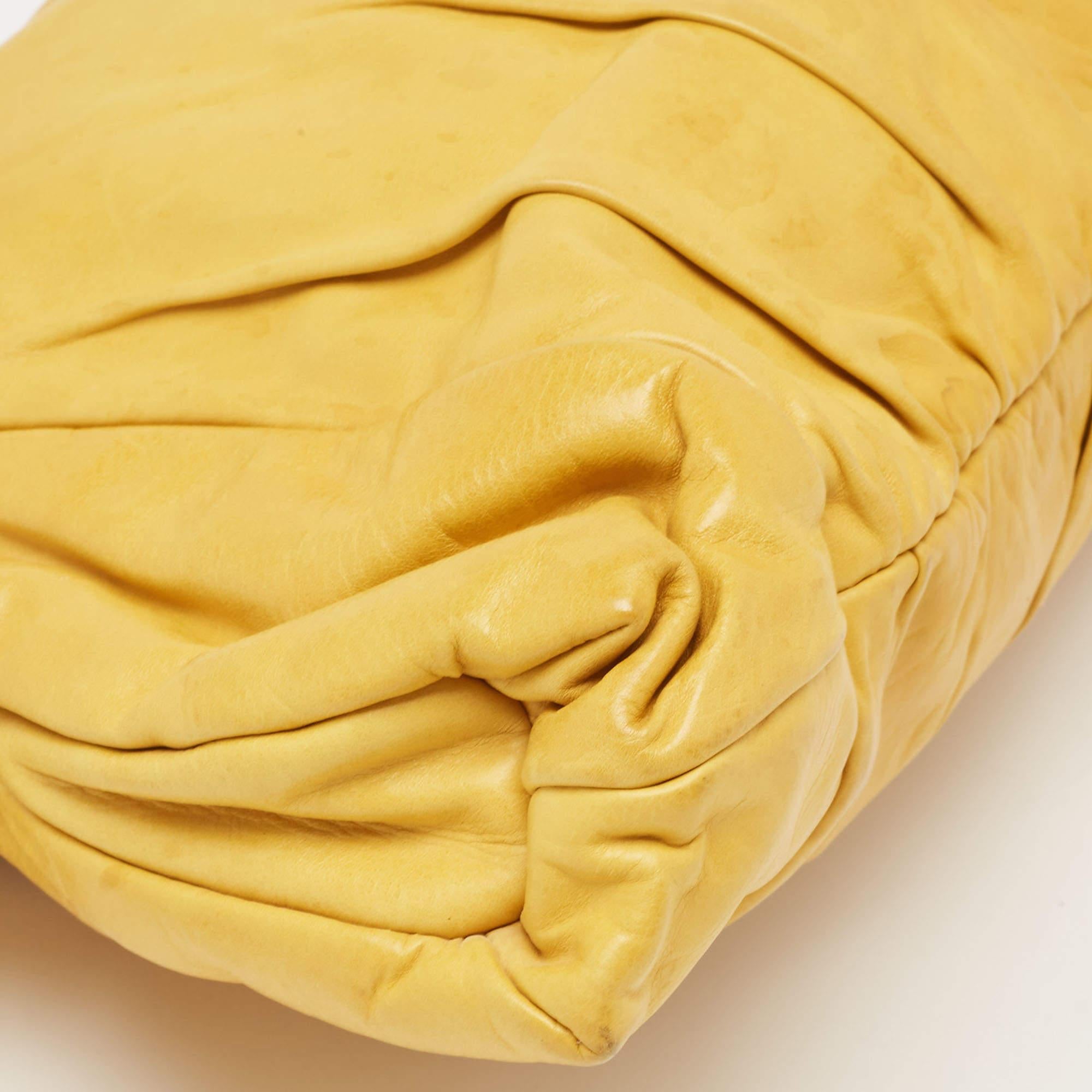 Gelbe Hysteria-Clutch aus Leder von Gucci für Damen oder Herren im Angebot