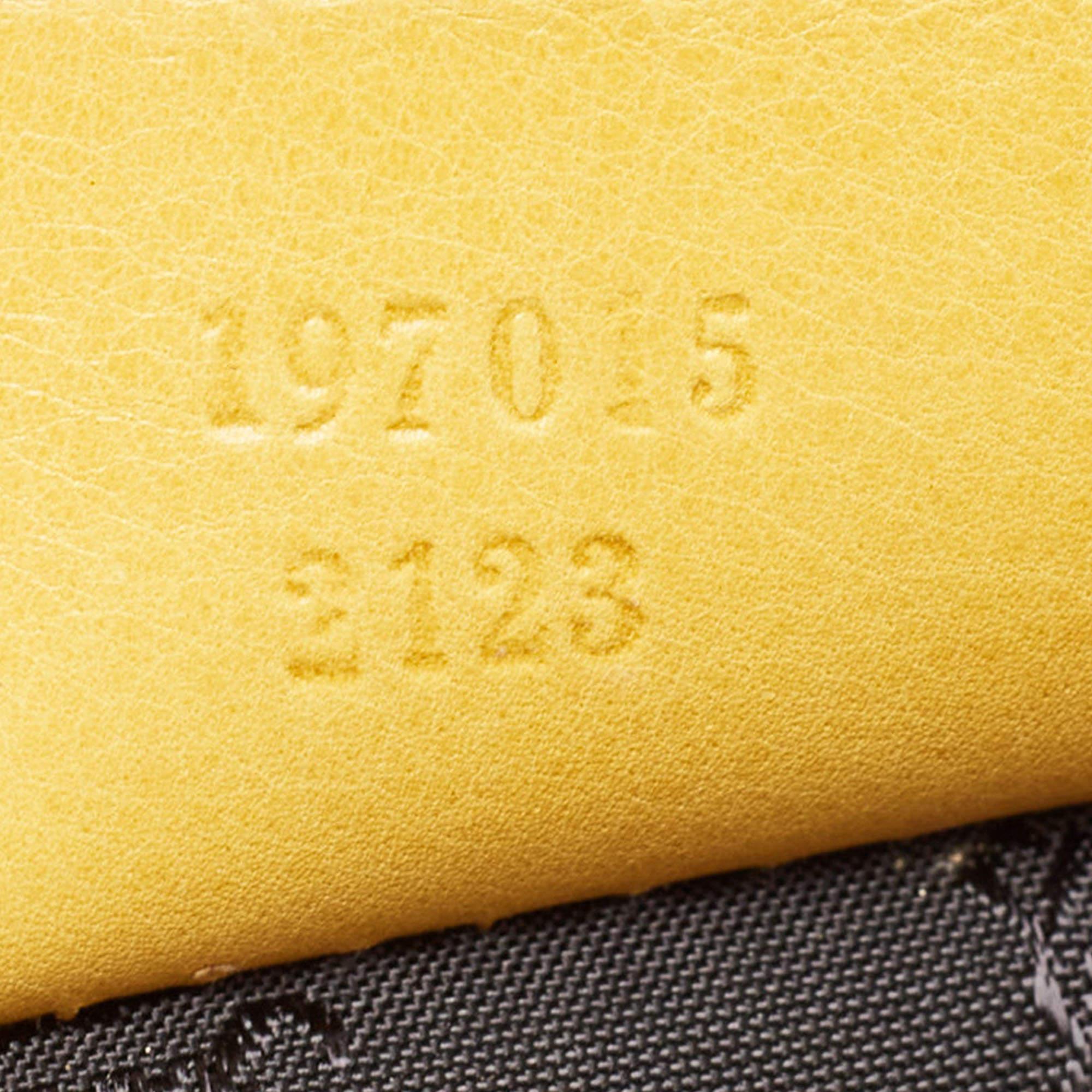 Gelbe Hysteria-Clutch aus Leder von Gucci im Angebot 3