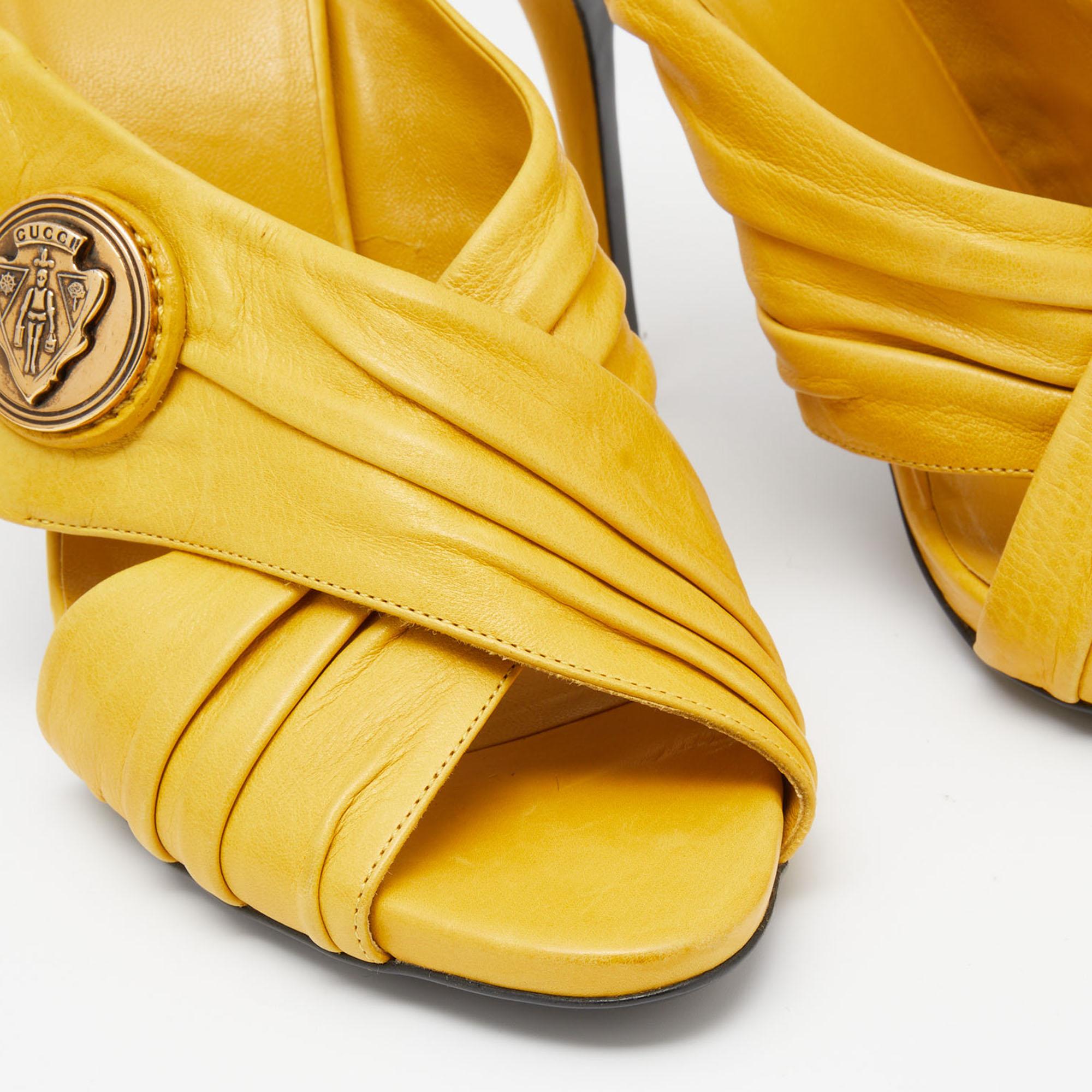 Gucci Yellow Leather Hysteria Cross Slide Sandals Size 37.5 In Good Condition In Dubai, Al Qouz 2