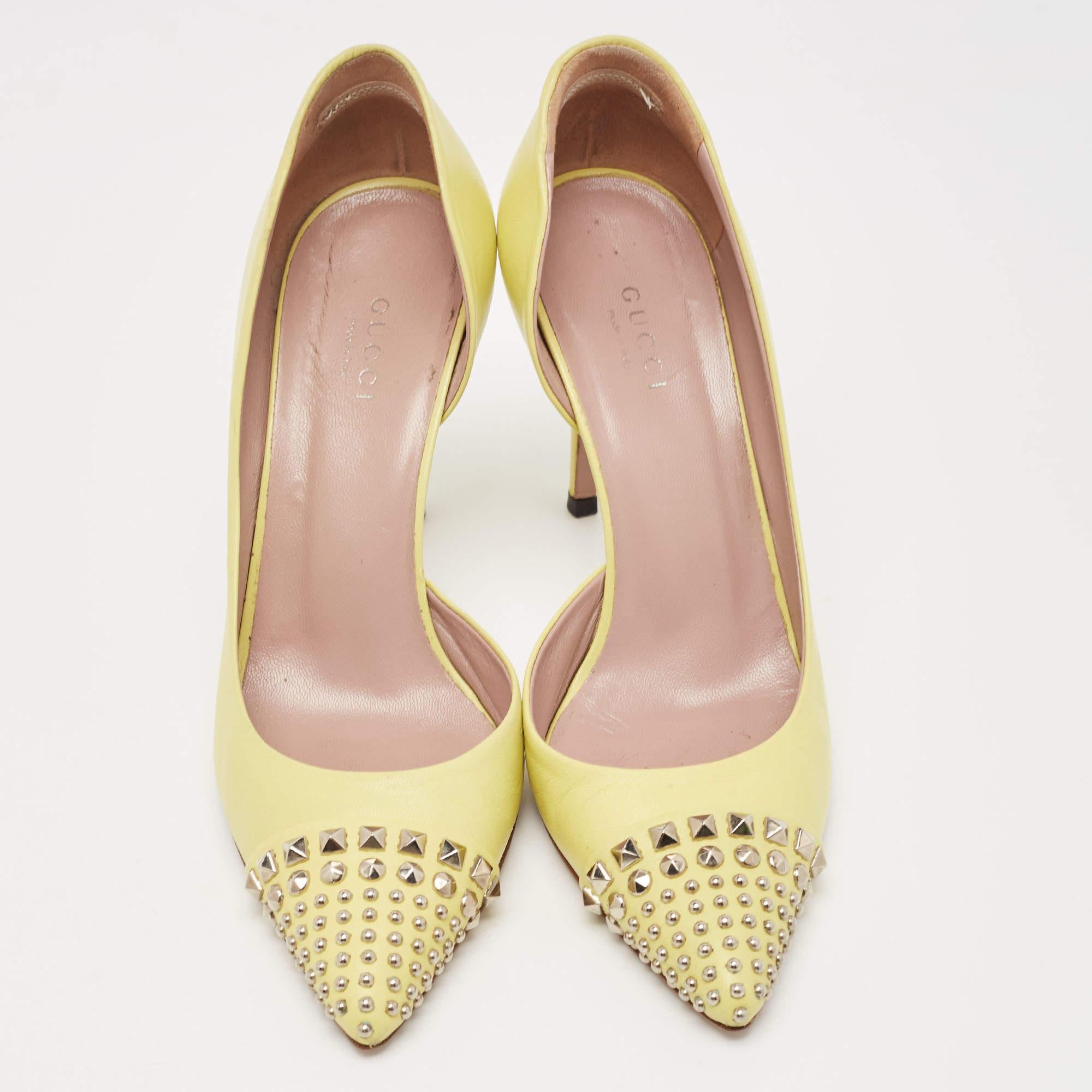 Beige Gucci D'orsay escarpins à bout pointu cloutés en cuir jaune taille 36,5 en vente