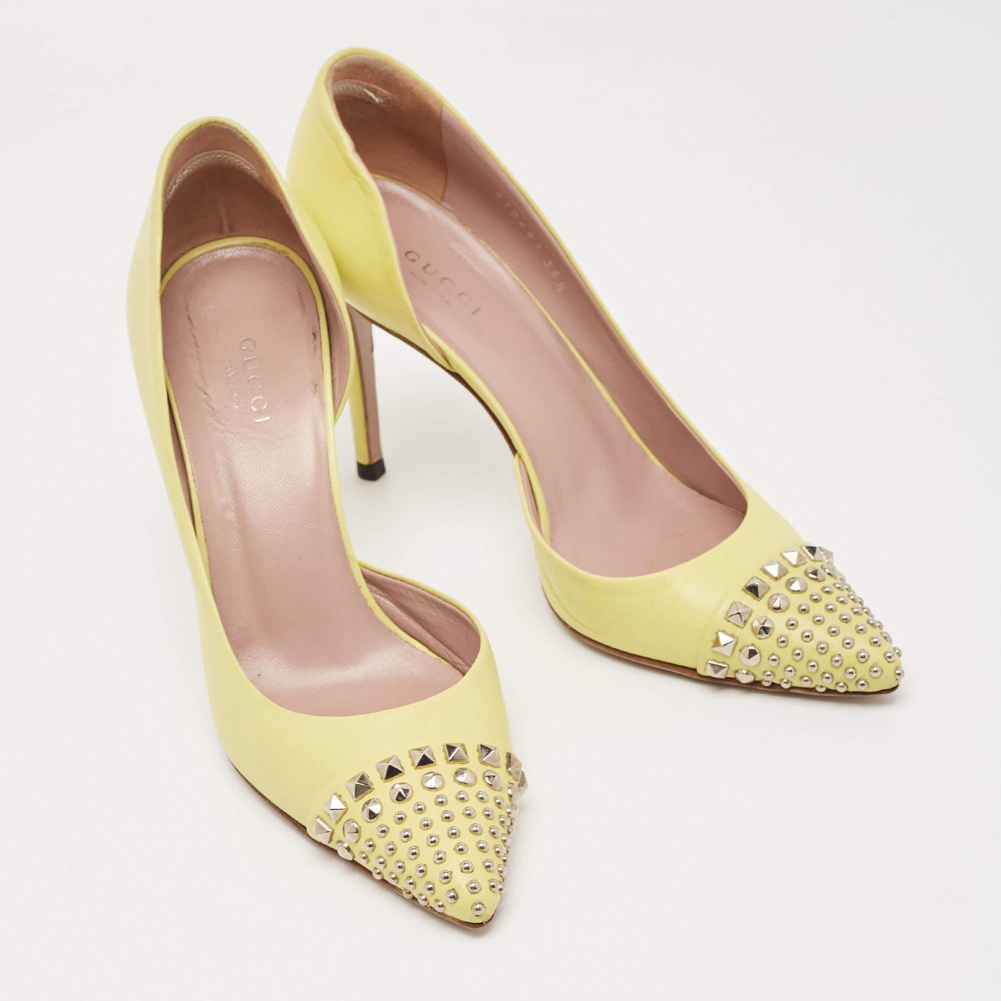 Gucci D'orsay escarpins à bout pointu cloutés en cuir jaune taille 36,5 Excellent état - En vente à Dubai, Al Qouz 2