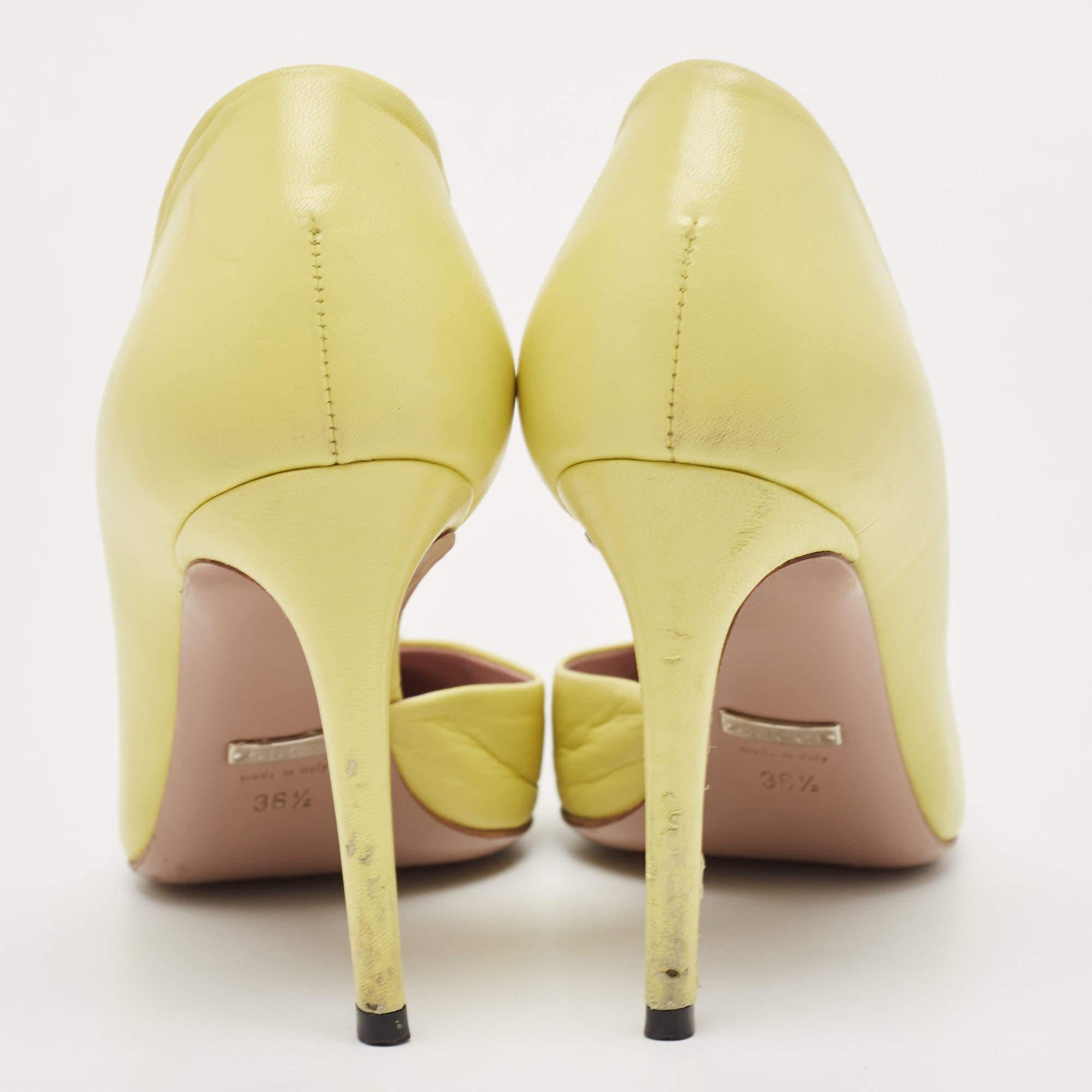 Gucci D'orsay escarpins à bout pointu cloutés en cuir jaune taille 36,5 Pour femmes en vente