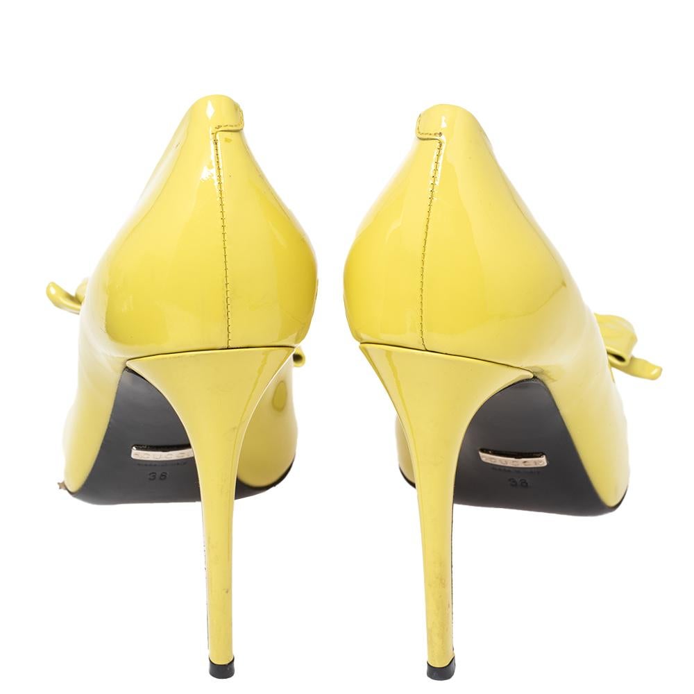 Gucci Yellow Patent Clodine Peep Toe Bow Pumps Size 38 In Good Condition For Sale In Dubai, Al Qouz 2