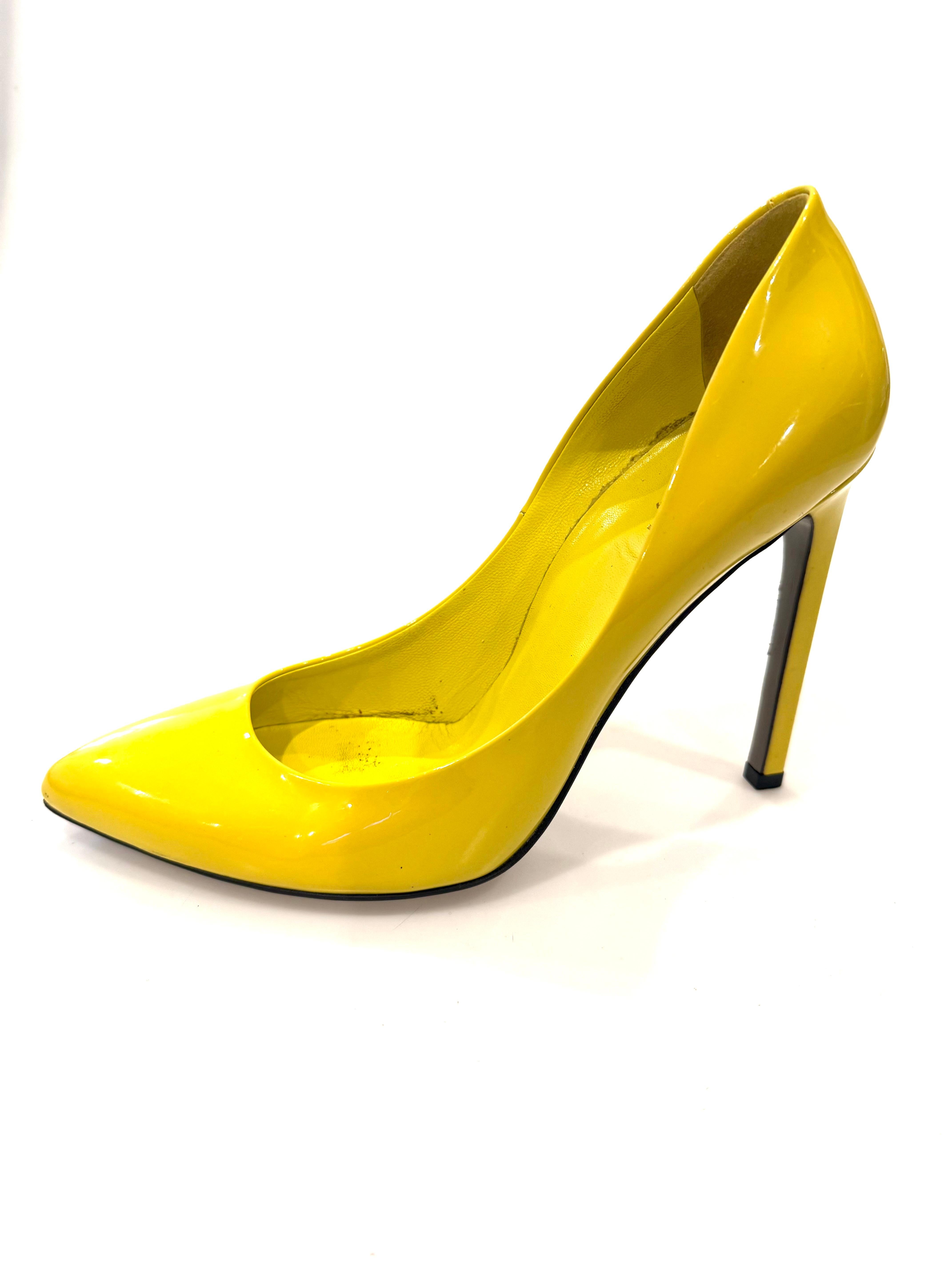 Gucci Gelbe Lackleder Heels  Größe 38.5 im Zustand „Gut“ im Angebot in Woodland Hills, CA
