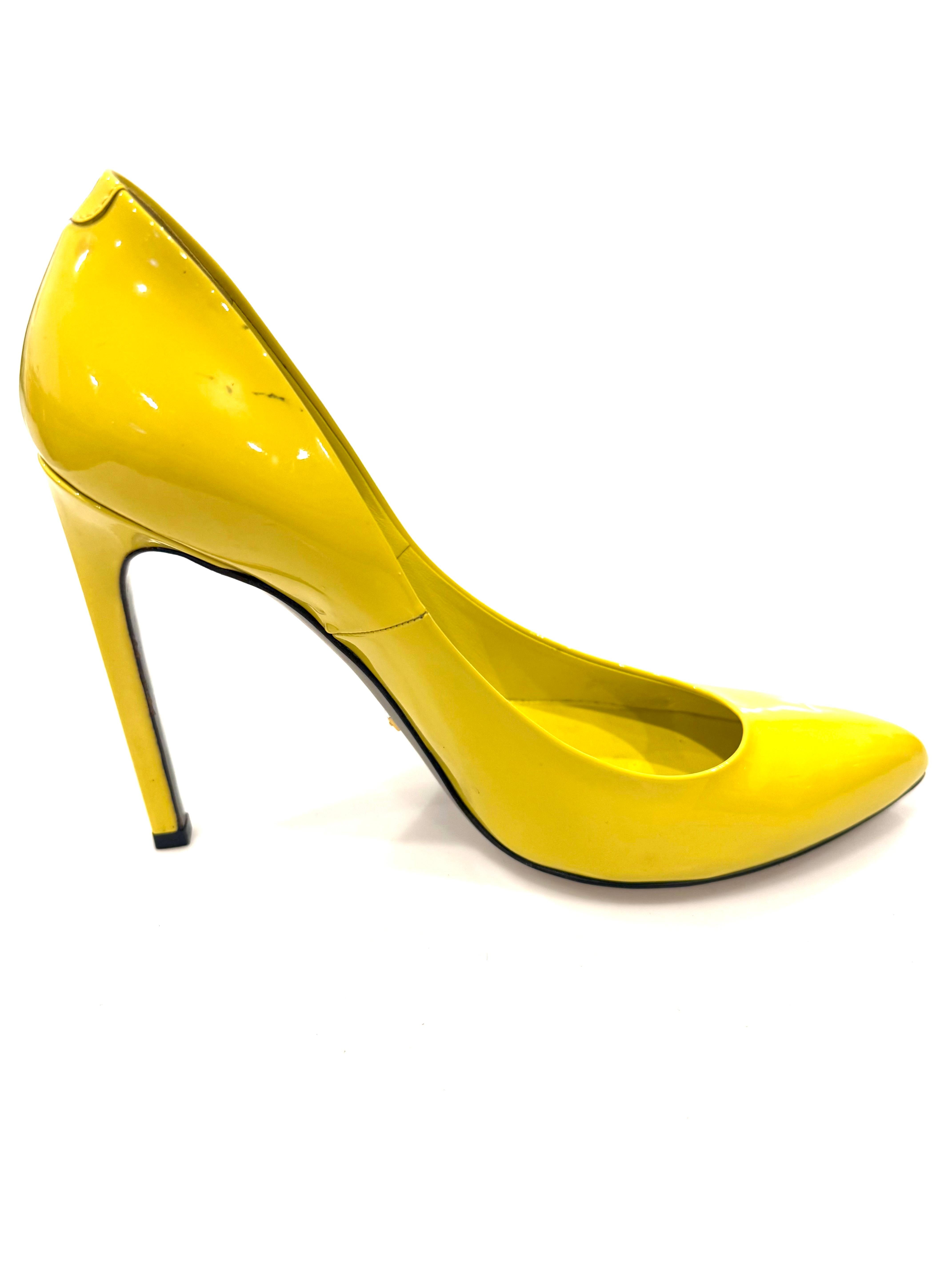 Gucci Gelbe Lackleder Heels  Größe 38.5 Damen im Angebot