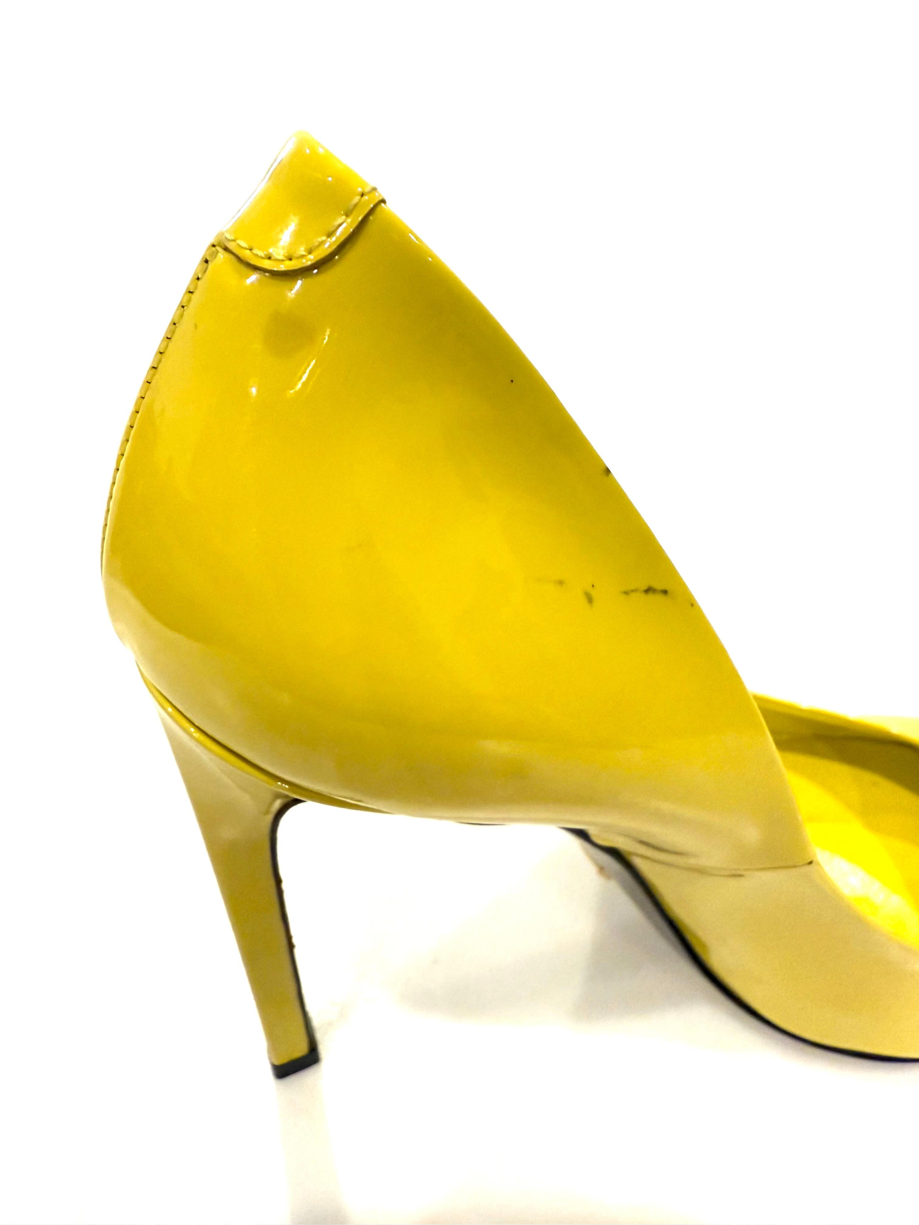 Gucci Gelbe Lackleder Heels  Größe 38.5 im Angebot 1