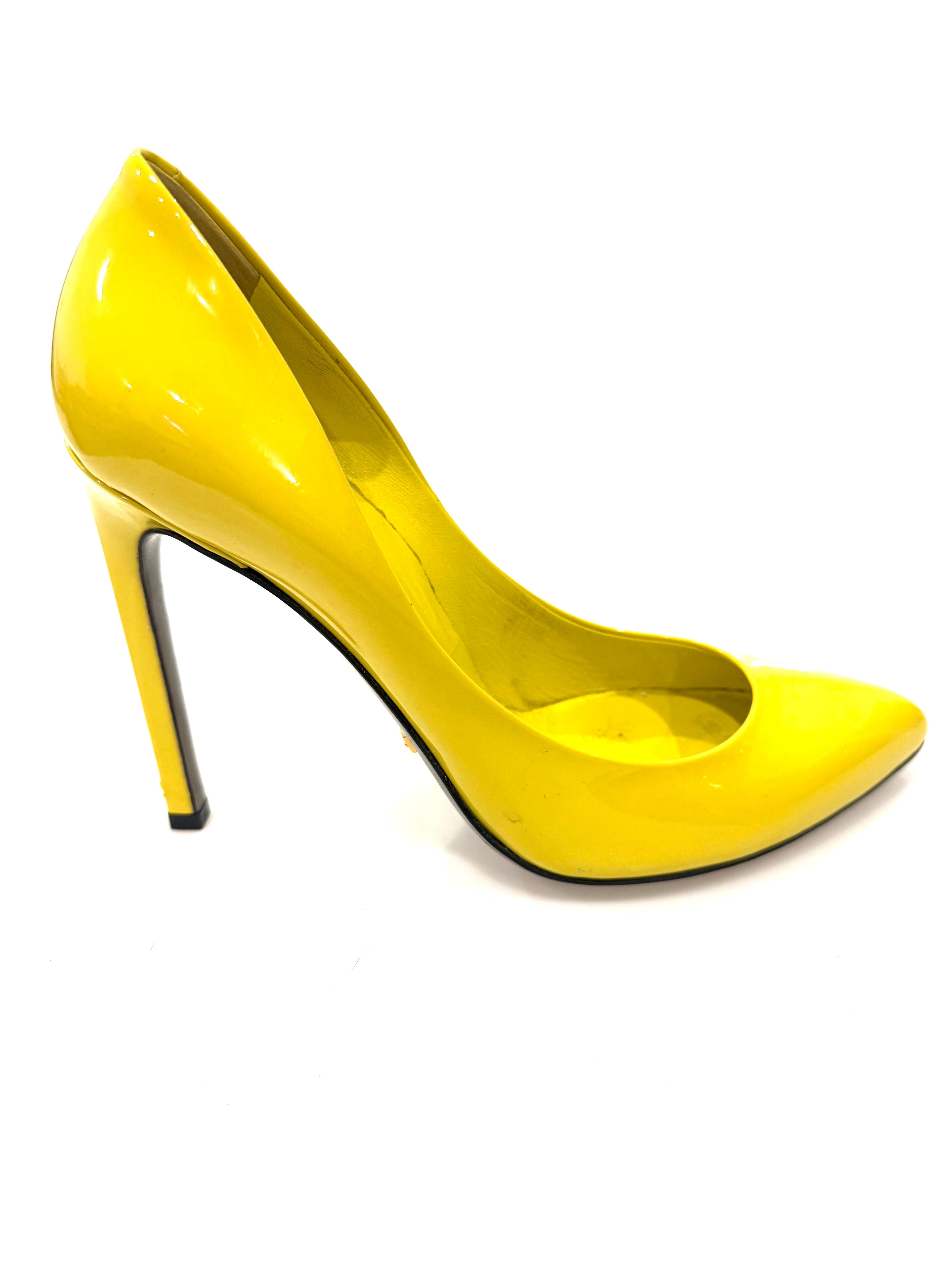 Gucci Gelbe Lackleder Heels  Größe 38.5 im Angebot 2