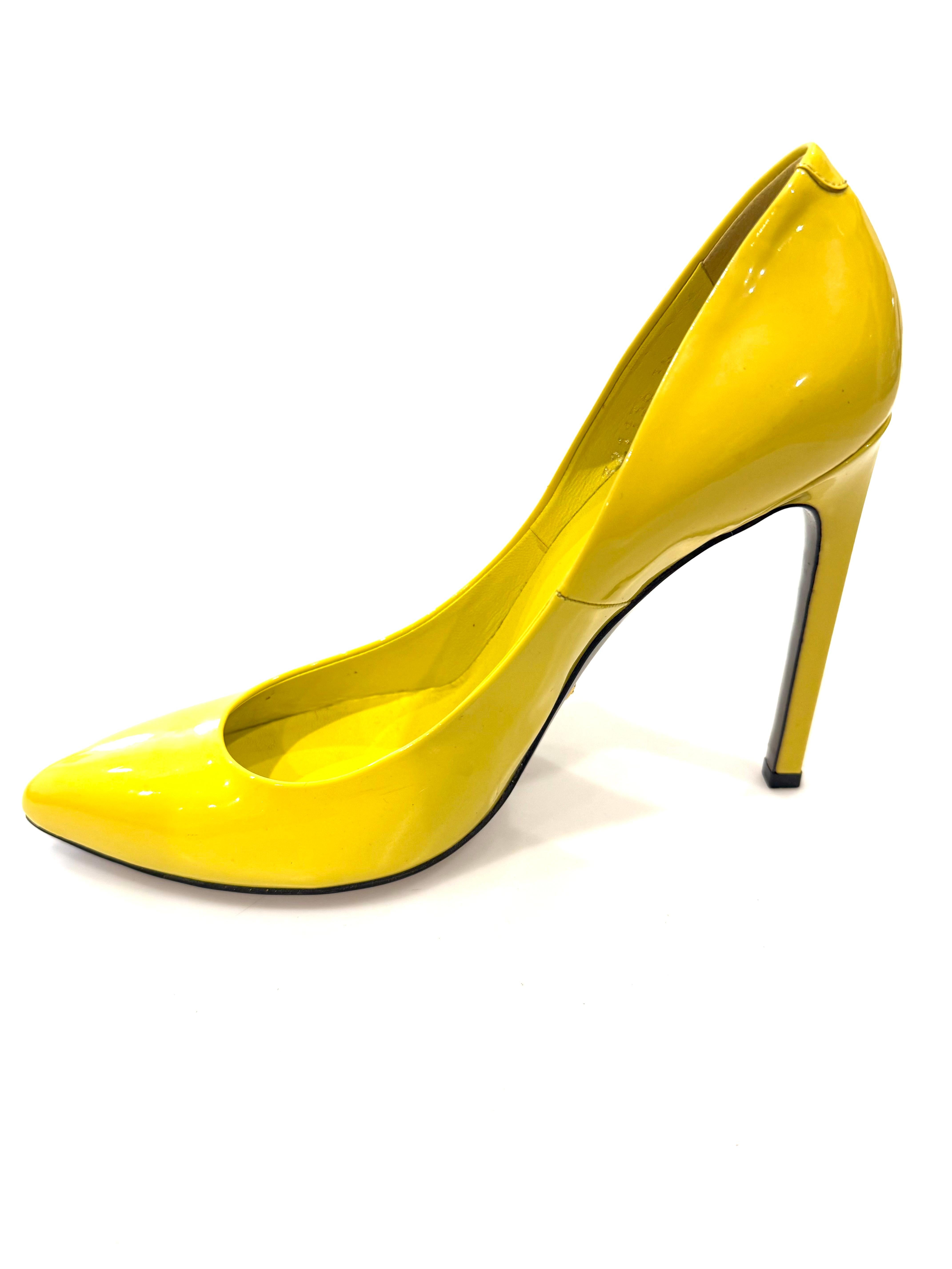 Gucci Gelbe Lackleder Heels  Größe 38.5 im Angebot 3