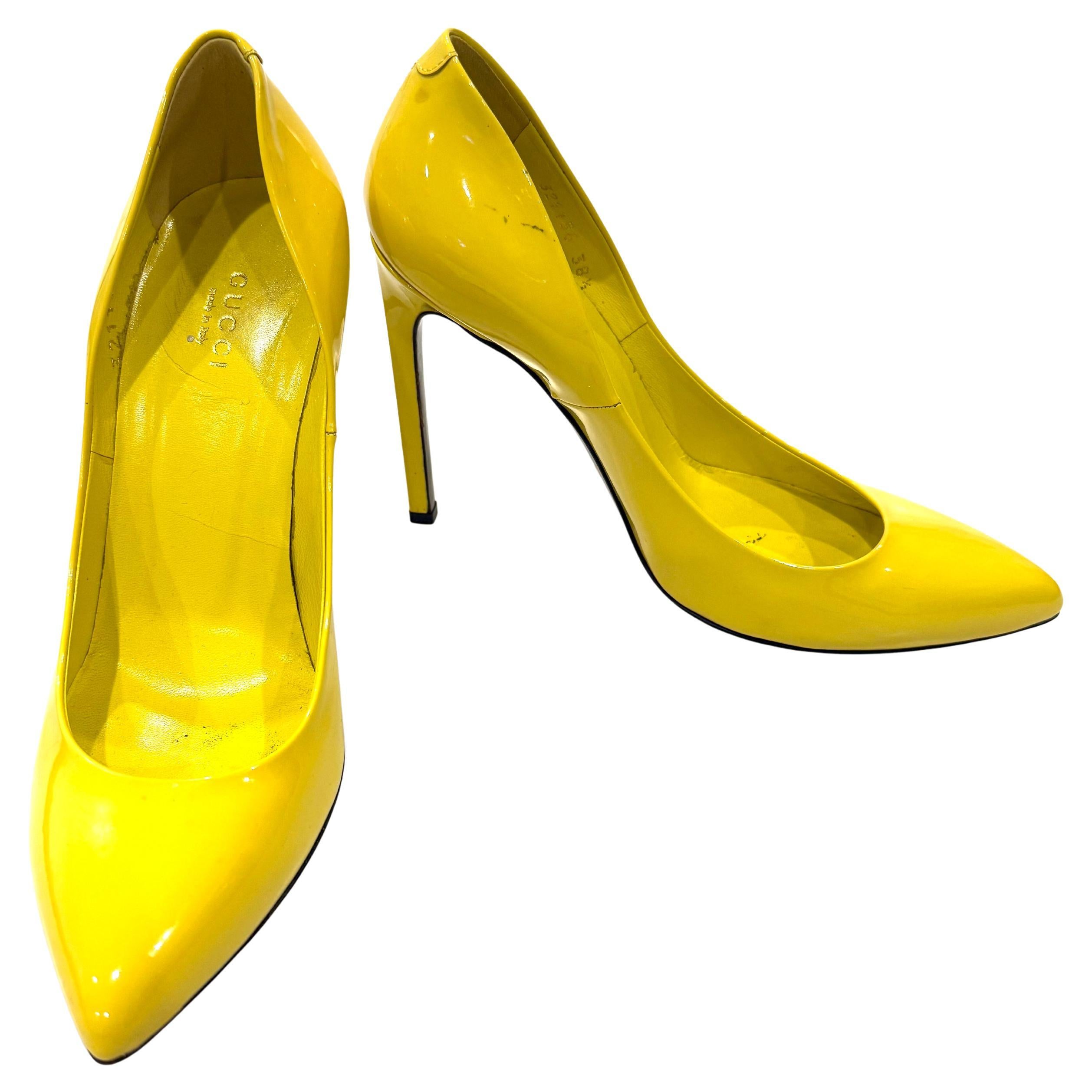 Gucci Gelbe Lackleder Heels  Größe 38.5 im Angebot
