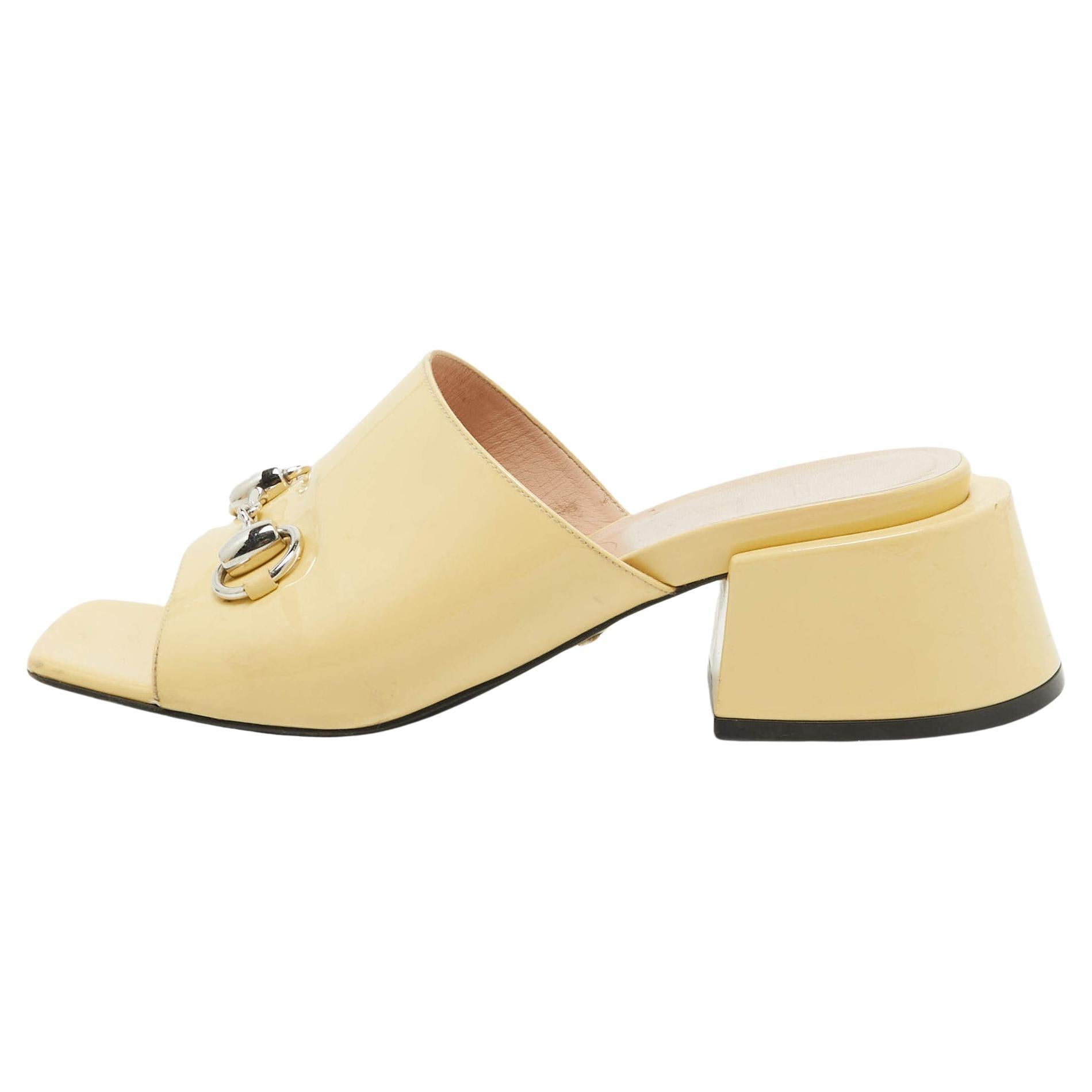 Gucci Yellow Patent Leather Lexi Slide Sandals Size 36 For Sale
