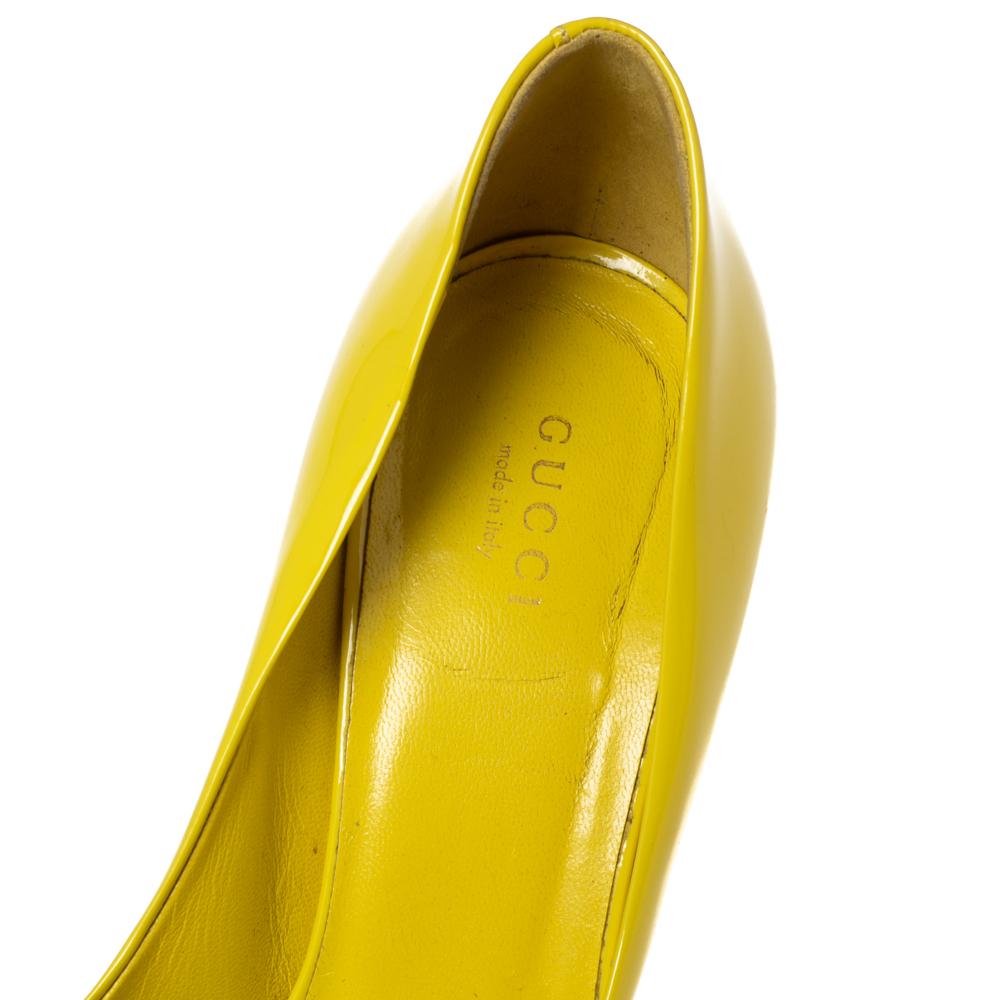 Gucci Yellow Patent Leather Peep-Toe Pumps Size 38 For Sale 4