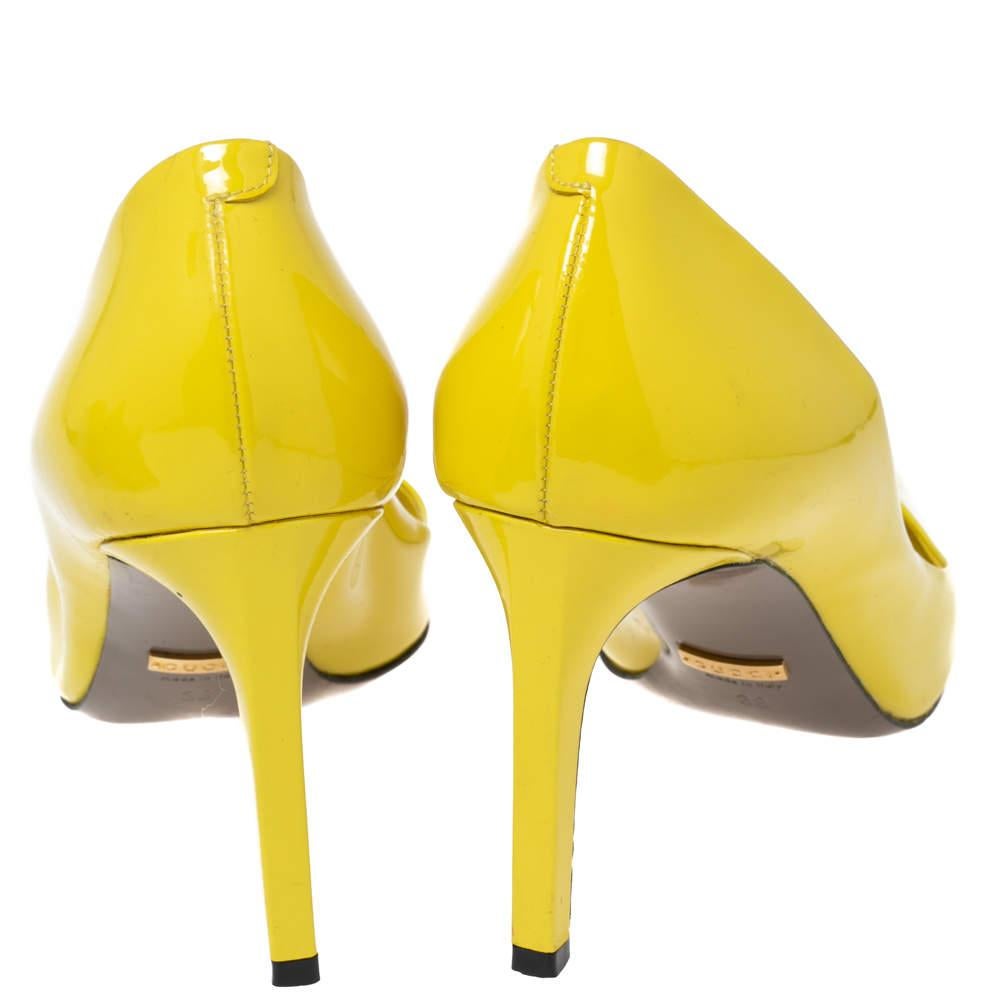 Gucci Yellow Patent Leather Peep-Toe Pumps Size 38 In Good Condition For Sale In Dubai, Al Qouz 2