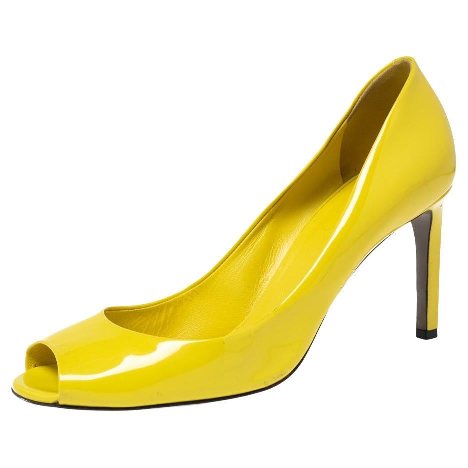 Gucci Yellow Patent Leather Peep-Toe Pumps Size 38 For Sale