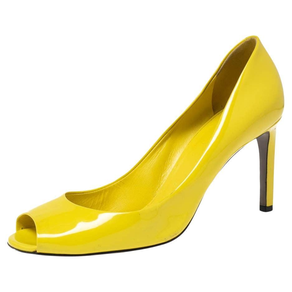 Gucci Yellow Patent Leather Peep-Toe Pumps Size 38 For Sale