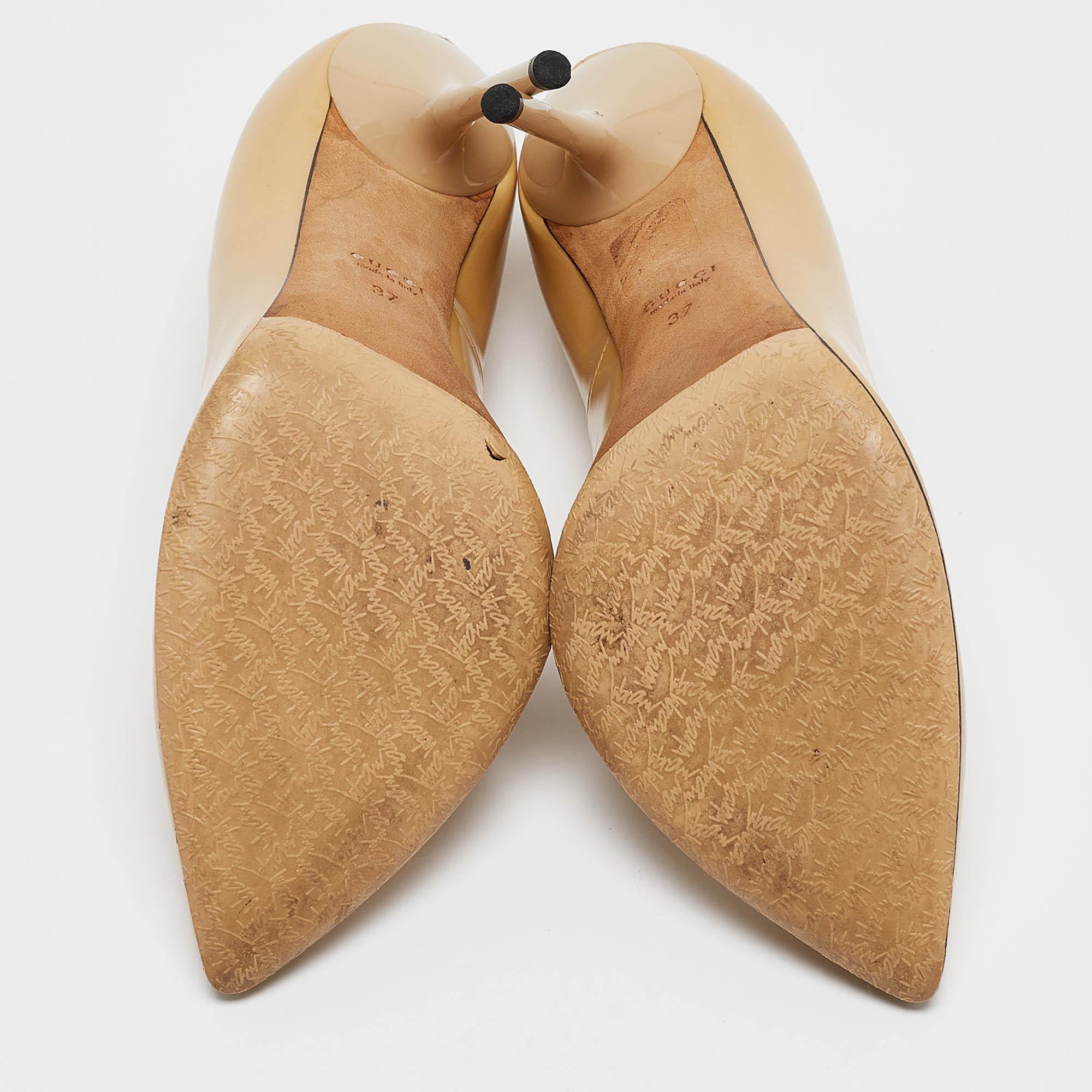 Gucci escarpins à bout pointu en cuir verni jaune, taille 37 en vente 1