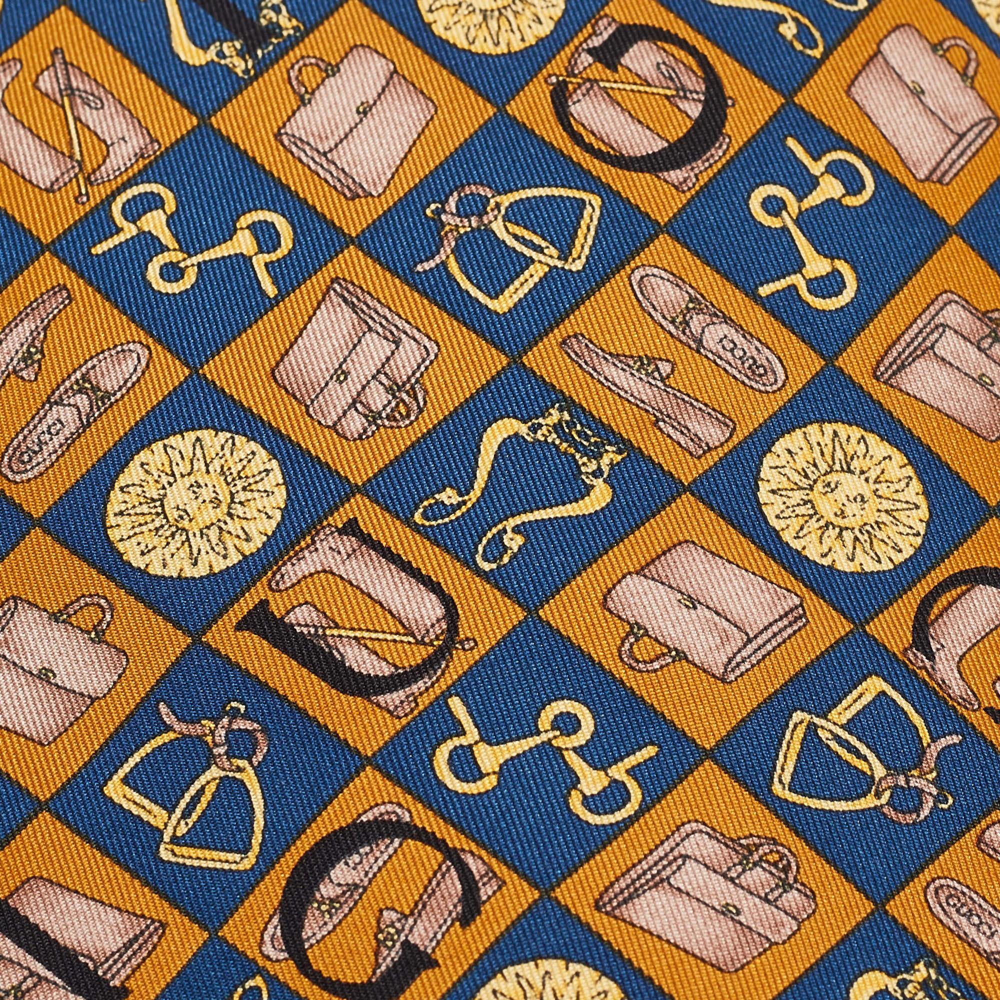This tie is a perfect formal accessory that has a sharp and modern appeal. Made from luxurious materials it features intricate patterns and the brand label is neatly stitched at the back. It is sure to add oodles of style to your blazers.