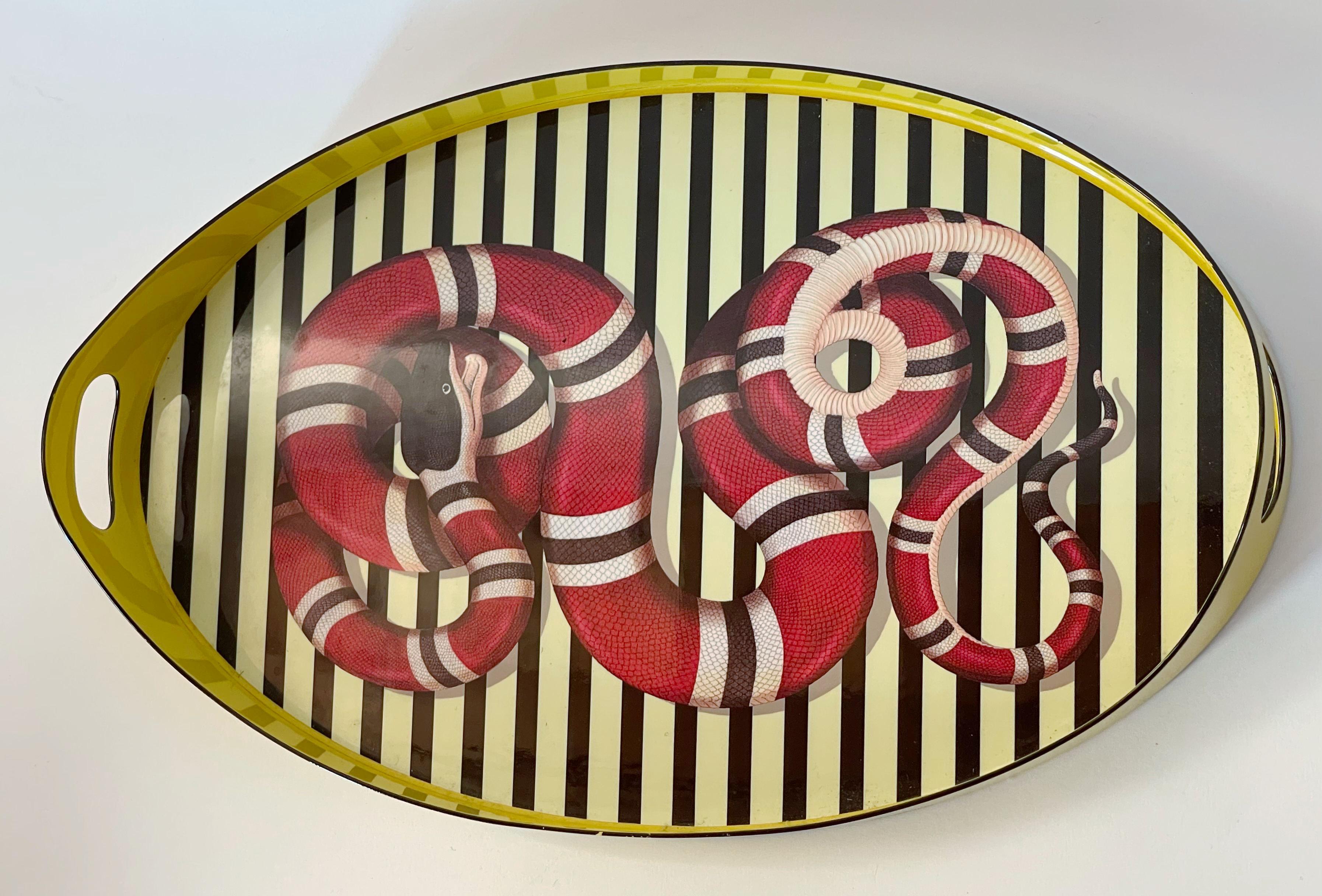 Bandeja de serpiente amarilla, roja y negra de Gucci Italiano
