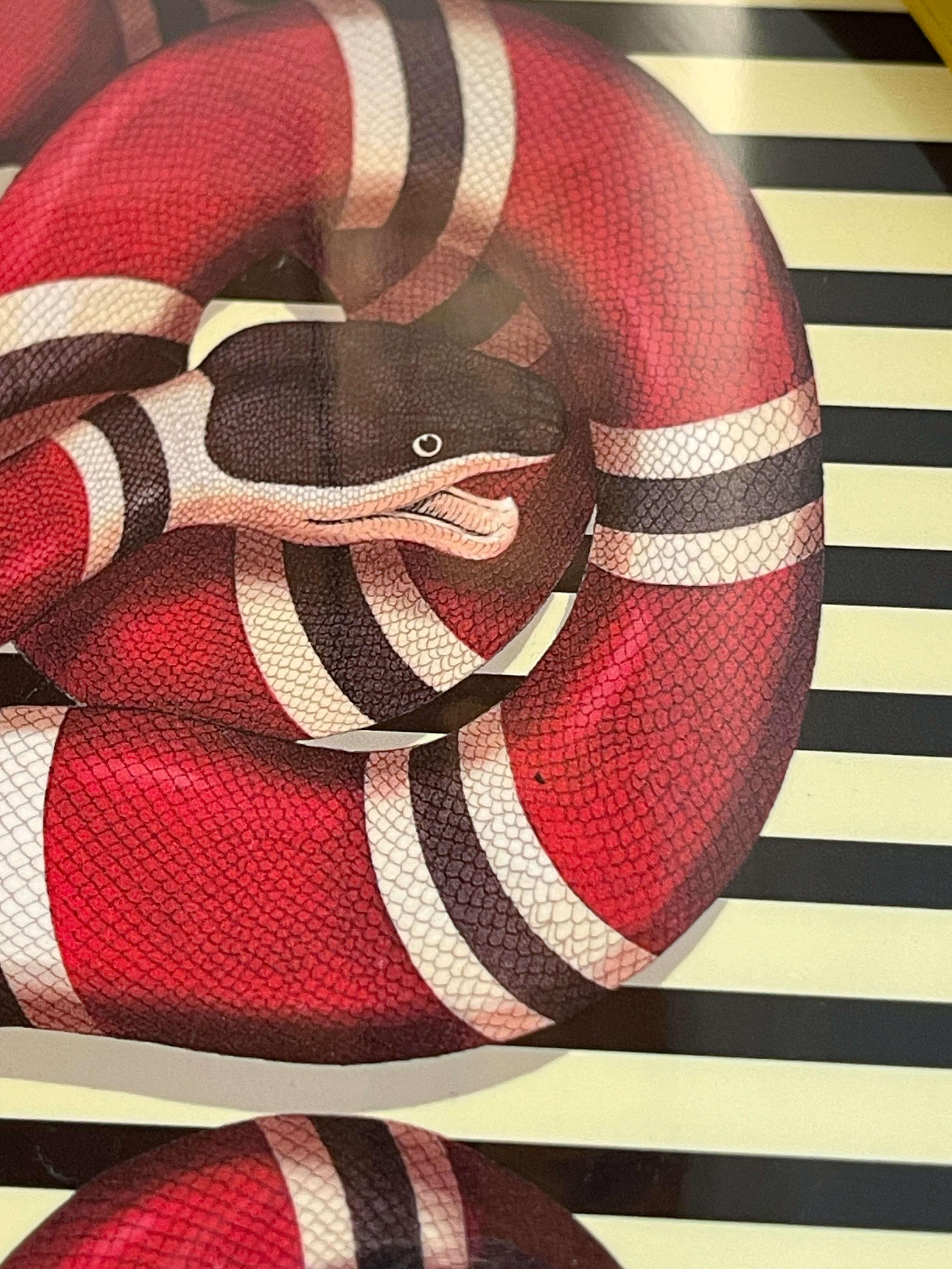 Bandeja de serpiente amarilla, roja y negra de Gucci Metal