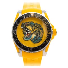 Gucci Yellow Stainless Steel Rubber Tiger Motif Dive Men's Wristwatch 40 mm