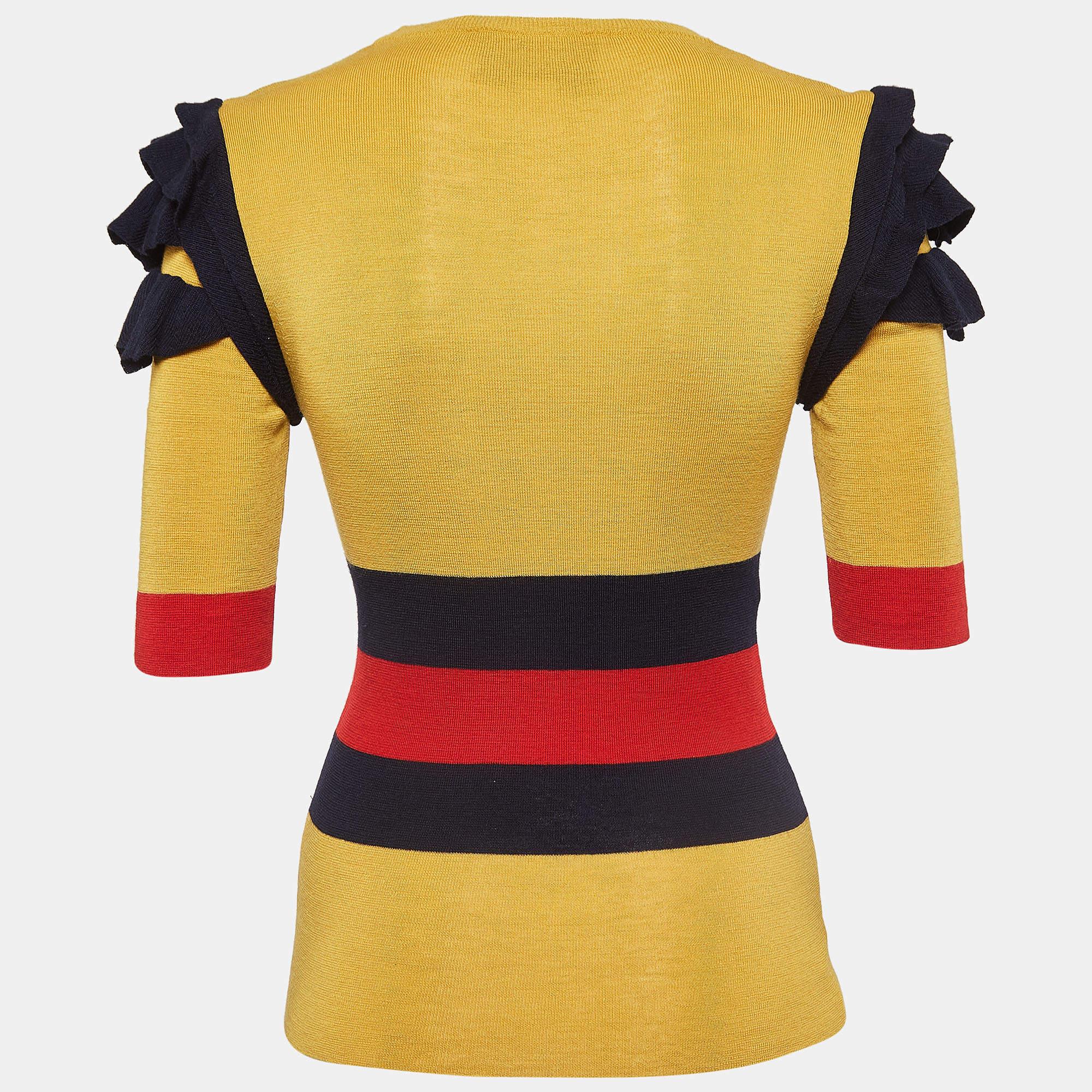 Find great style and comfort while wearing this designer top. Tailored using the best fabric, the creation has been given immense detail. Style it with a skirt and heels.

