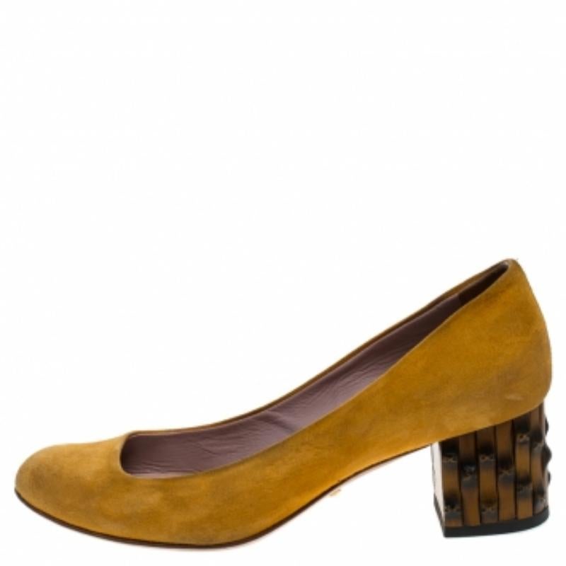Gucci Pumps con tacco Dahlia Bamboo in pelle scamosciata gialla misura 36,5 in vendita 1