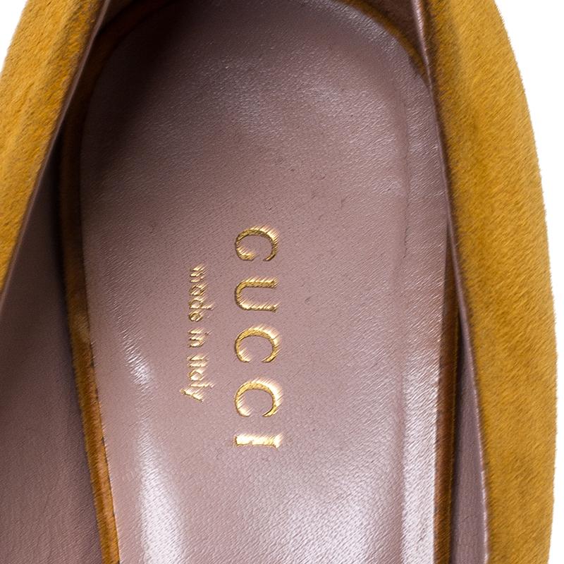 Gucci Yellow Suede Dahlia Bamboo Heel Pumps Size 36.5 In Good Condition For Sale In Dubai, Al Qouz 2