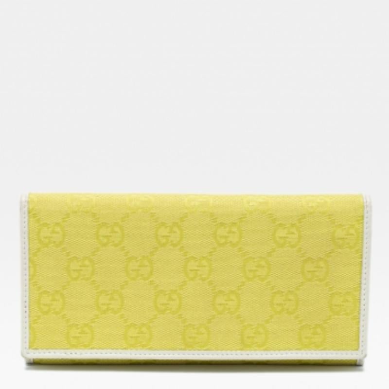 The charming appeal and exquisite design of this Gucci wallet will make it your favorite in no time. Made from GG canvas and leather, it is decorated with gold-tone accents and the flap of the wallet reveals a compartmentalized interior.