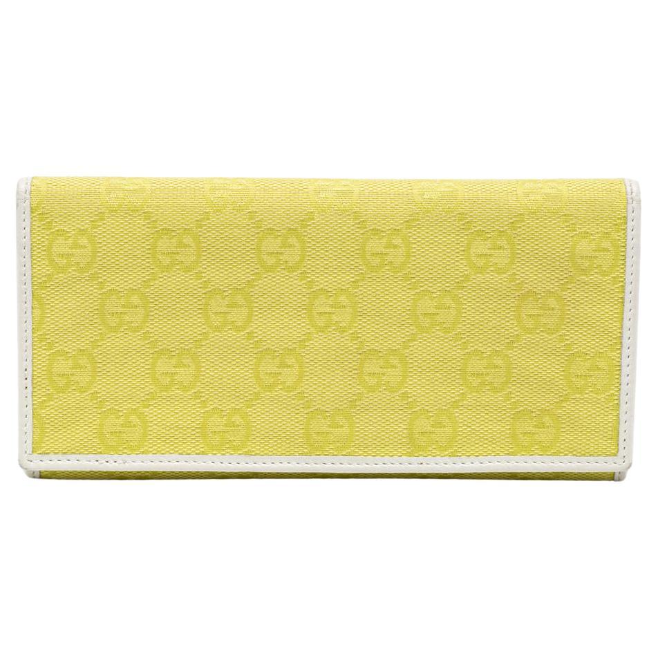Gucci Gelb/Weiß GG Kontinentale Brieftasche aus Segeltuch und Leder im Angebot