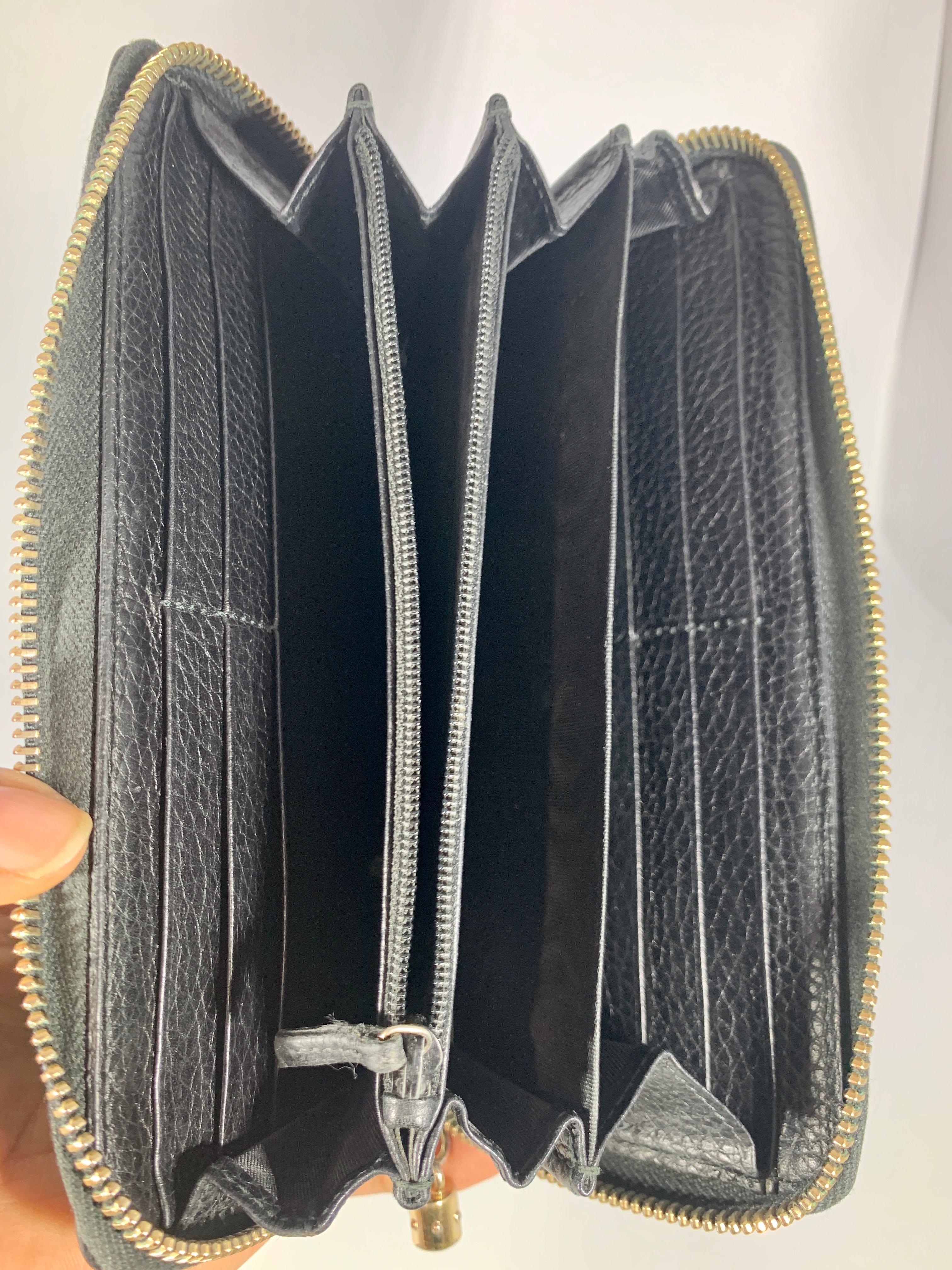 This is an authentic GUCCI Monogram Zippy Wallet
I zippered pocket , one coin pocket and 12 credit card slots 
Condition of The Wallet is  Very good.
No Stains inside, No Fading ,  no rips
Zipper works properly
Metal part show minor tarnish
Over all