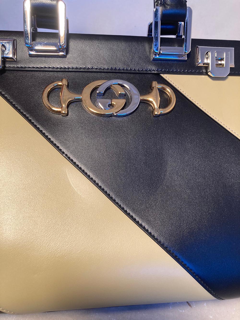 Gucci Zumi Shibuya Black and Tan Medium Top Handle Bag In Good Condition For Sale In Philadelphia, PA