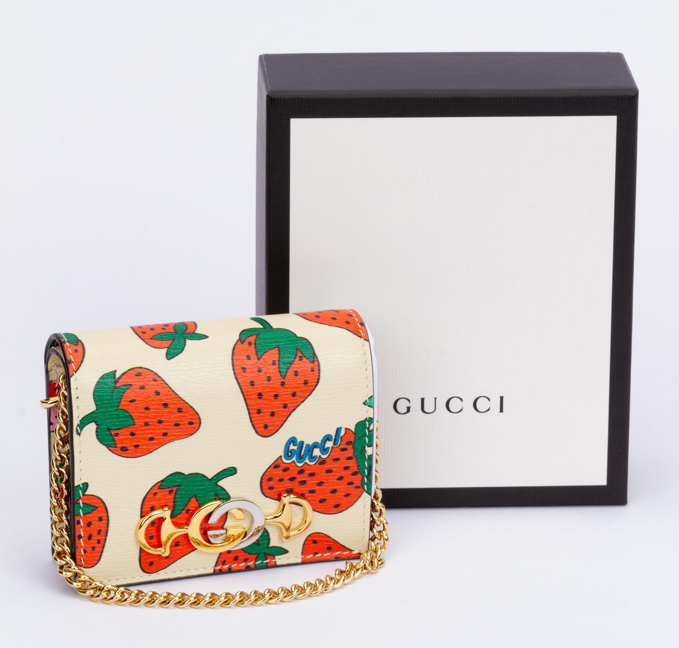 Gucci Zumi Strawberry Card Case Bag In New Condition In West Hollywood, CA