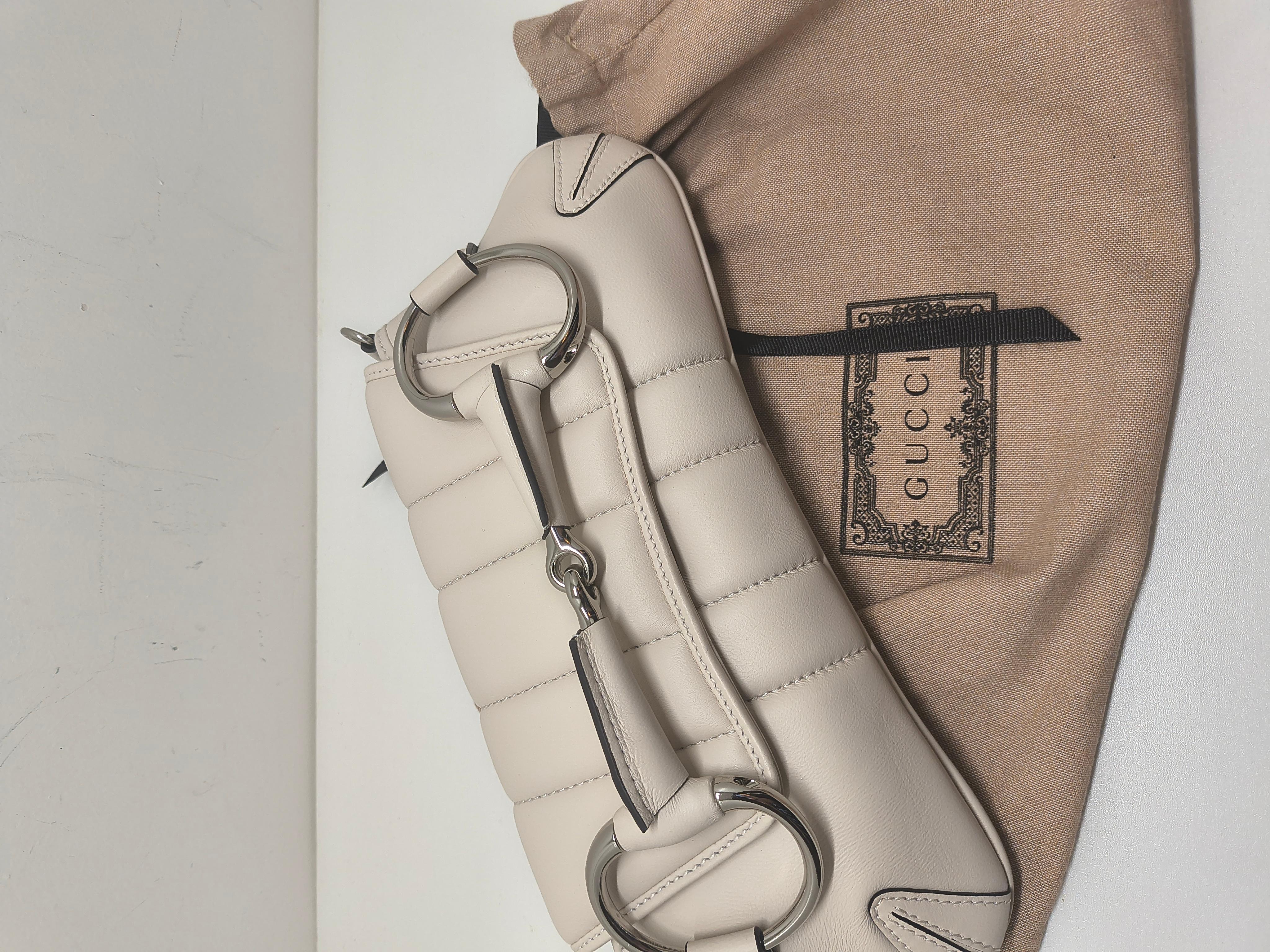 Gris GucciNappa Vertical Matelasse Small Maxi Horsebit Chain Shoulder Bag Great White en vente