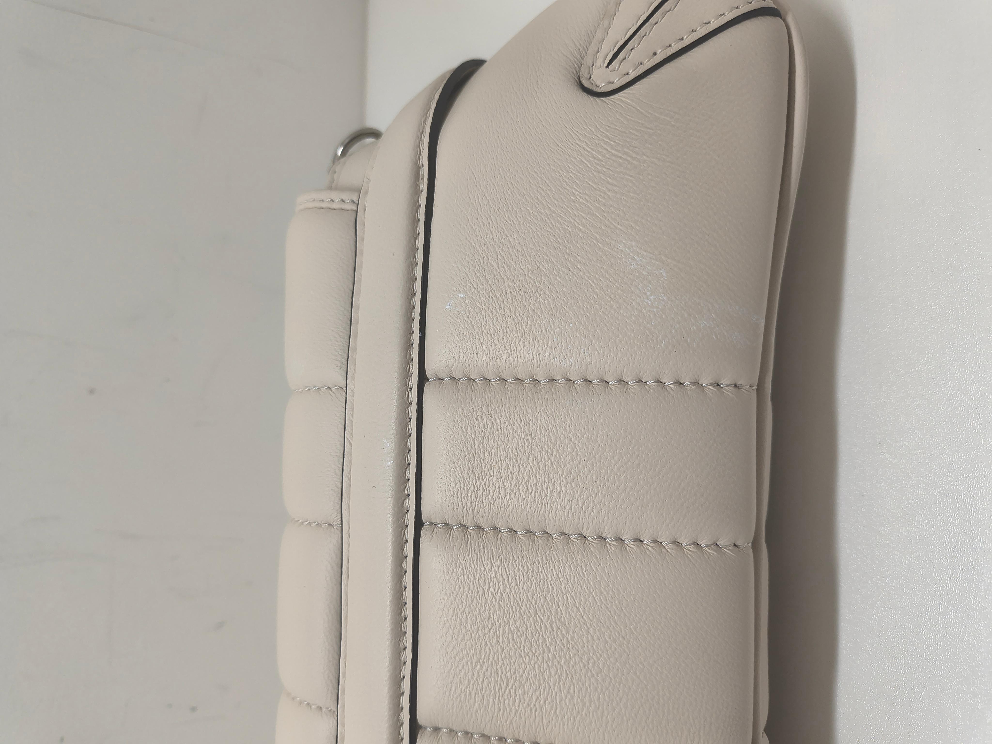 GucciNappa Vertical Matelasse Small Maxi Horsebit Chain Shoulder Bag Great White Bon état - En vente à PUTNEY, NSW