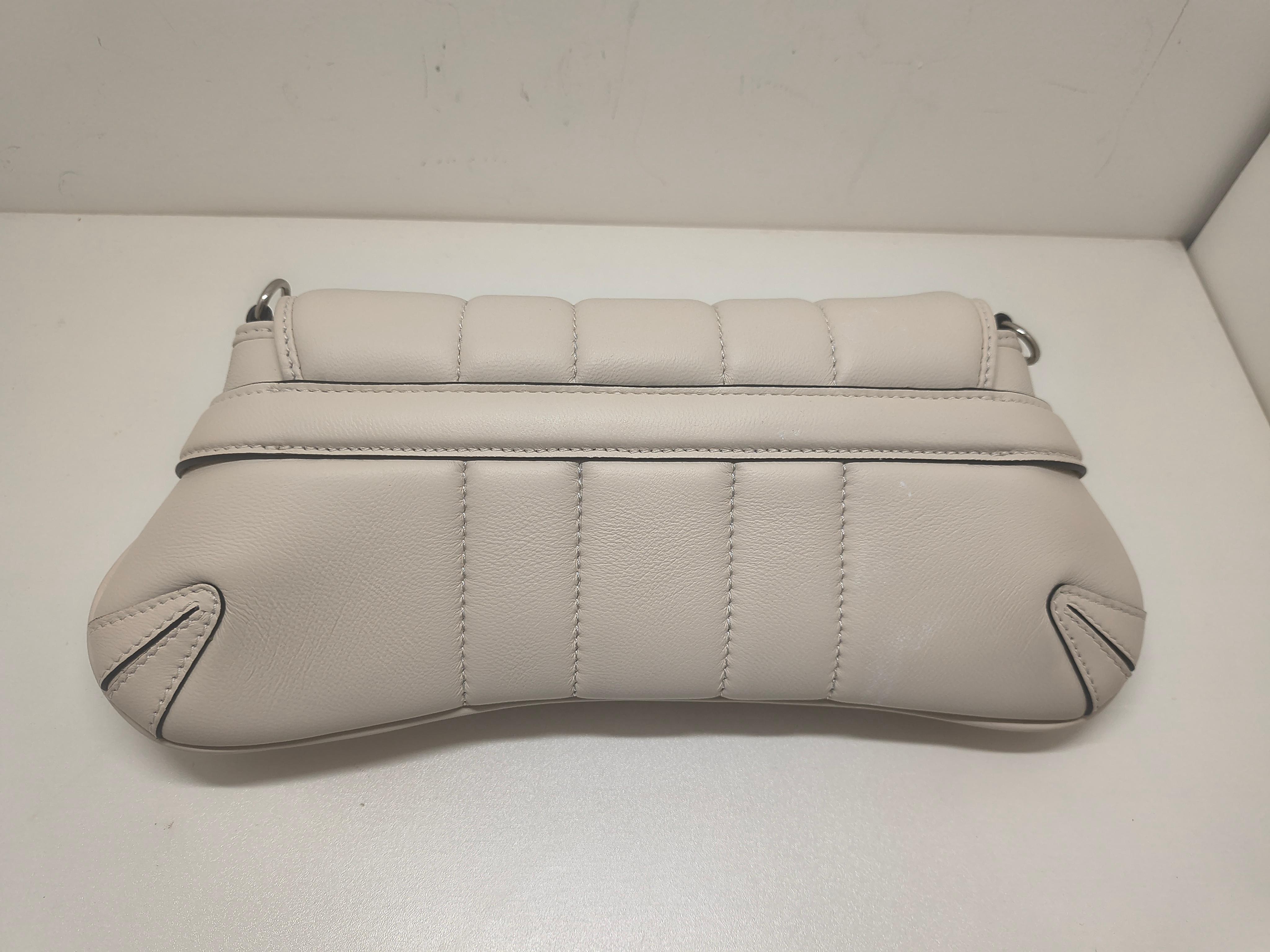 GucciNappa Vertical Matelasse Small Maxi Horsebit Chain Shoulder Bag Great White en vente 4