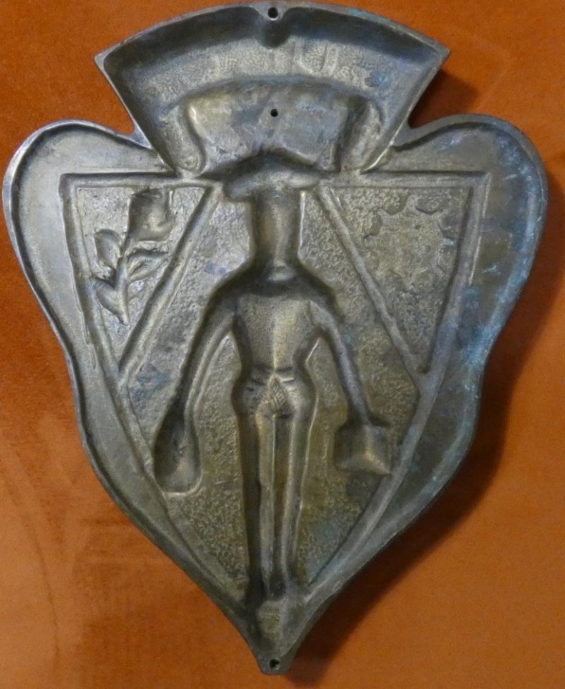 Guccio Gucci High relief coat of arms in cast bronze, Italy, 20th century 10