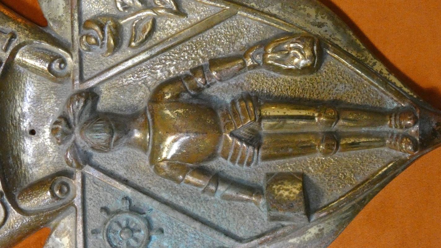 Guccio Gucci High relief coat of arms in cast bronze, Italy, 20th century In Excellent Condition In modena, Emilia-Romagna