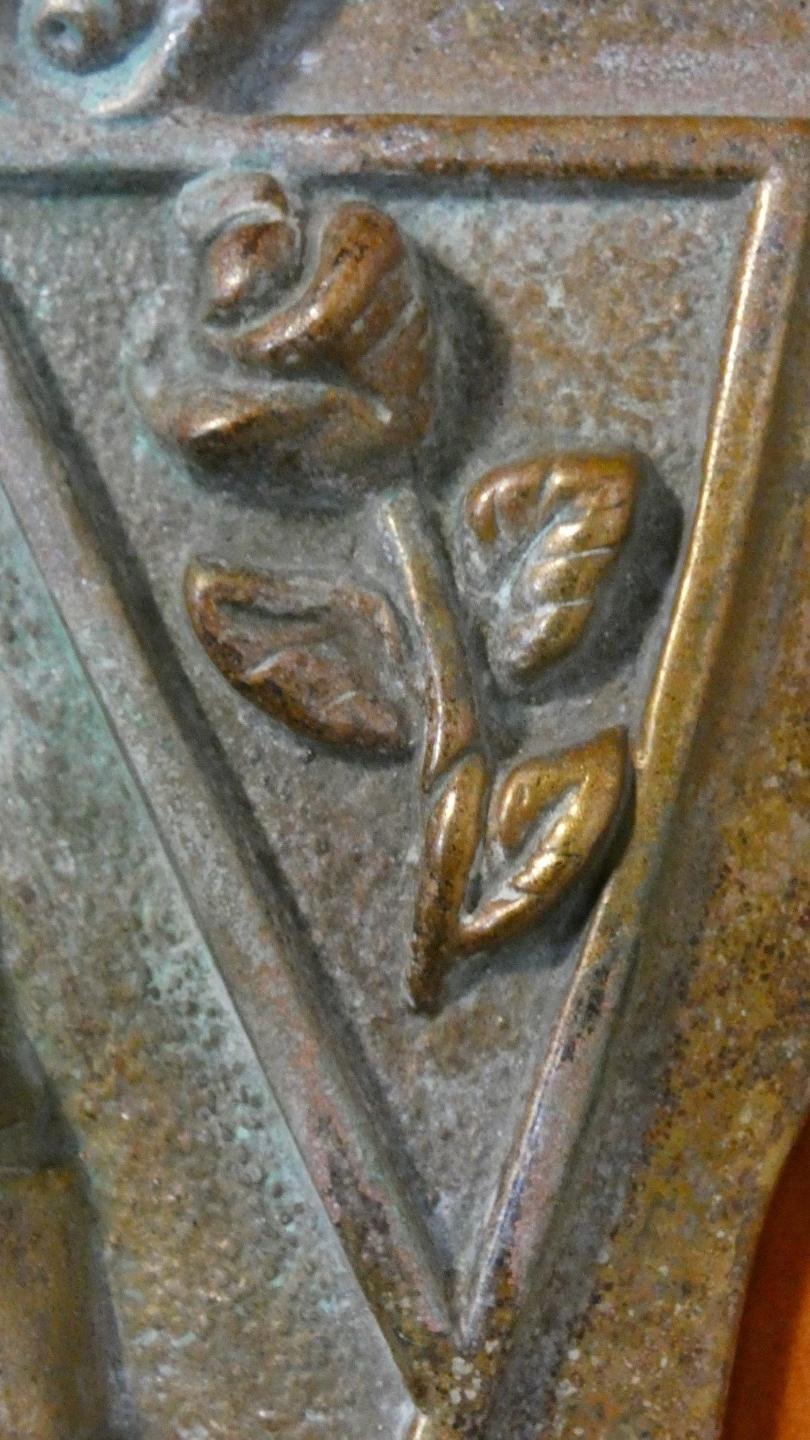 20th Century Guccio Gucci High relief coat of arms in cast bronze, Italy, 20th century