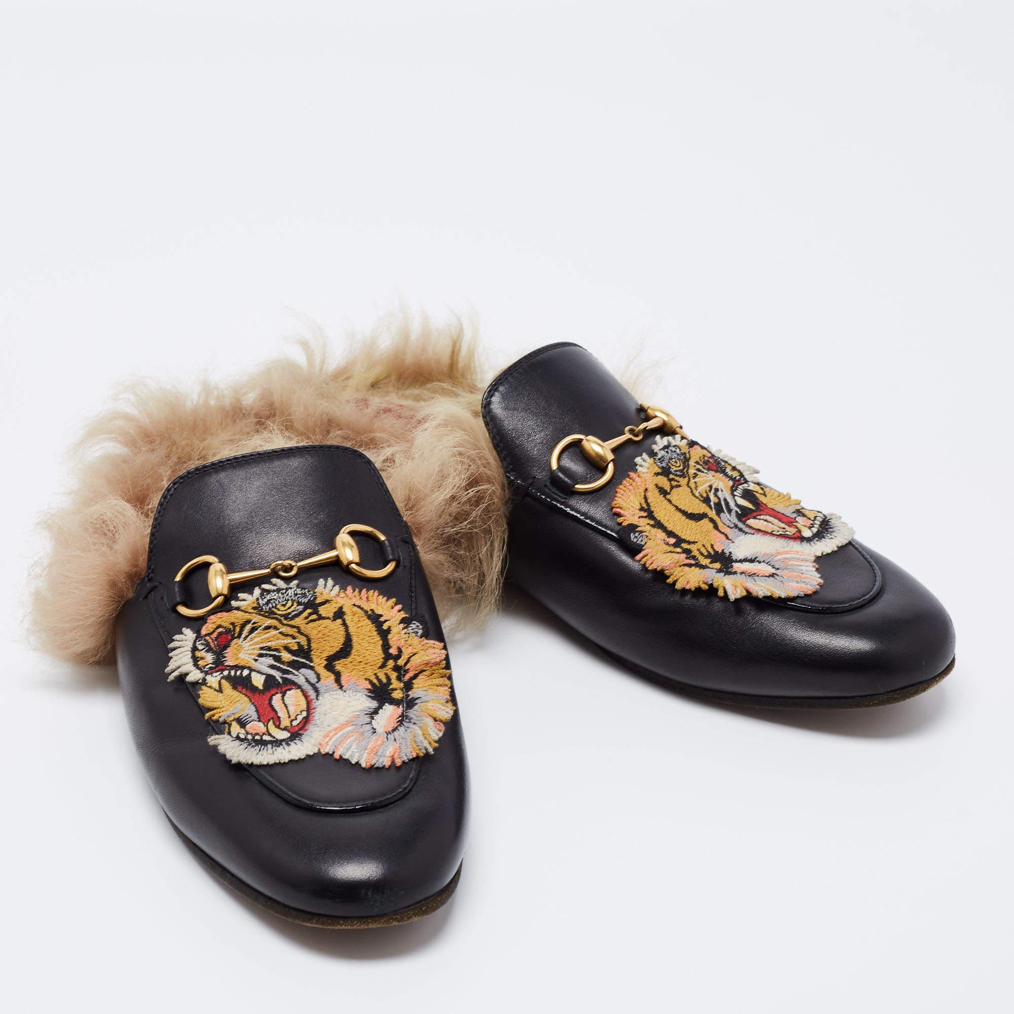 GucciTiger Embroidered Leather And Fur Princetown Horsebit Flat Mules Size 38 In Good Condition In Dubai, Al Qouz 2