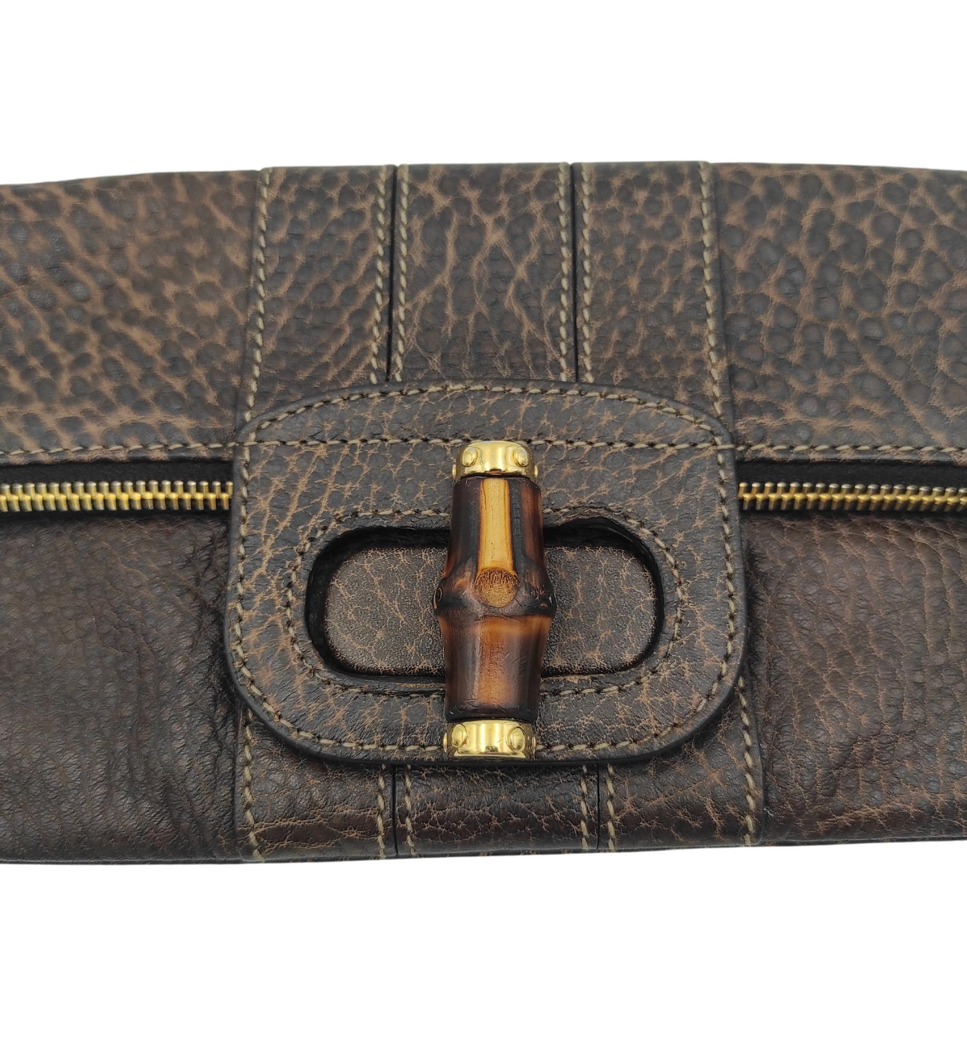 Gucci Lucy, la pochette in pelle marrone con bambù in vendita 2