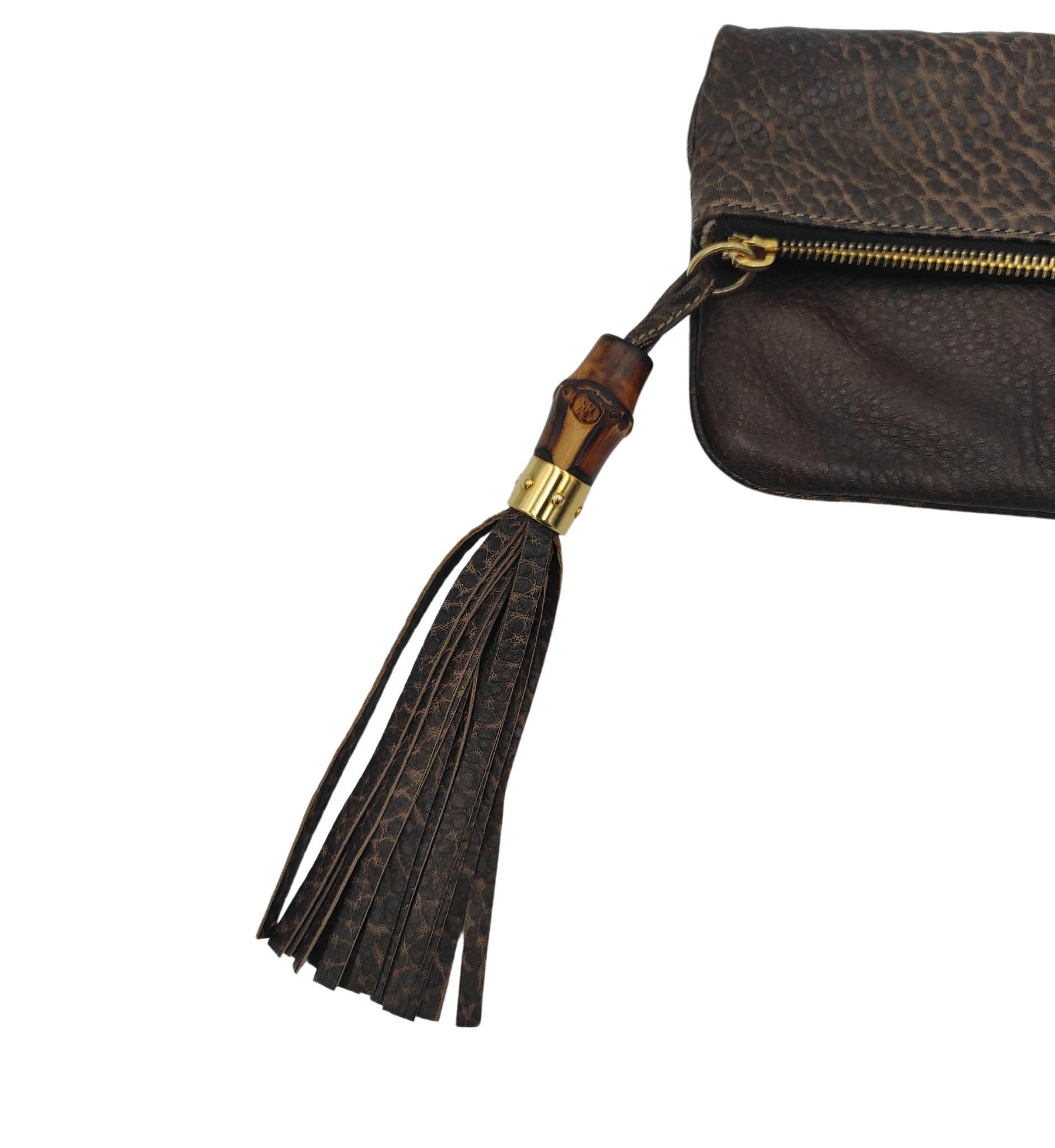 Gucci Lucy, la pochette in pelle marrone con bambù in vendita 3
