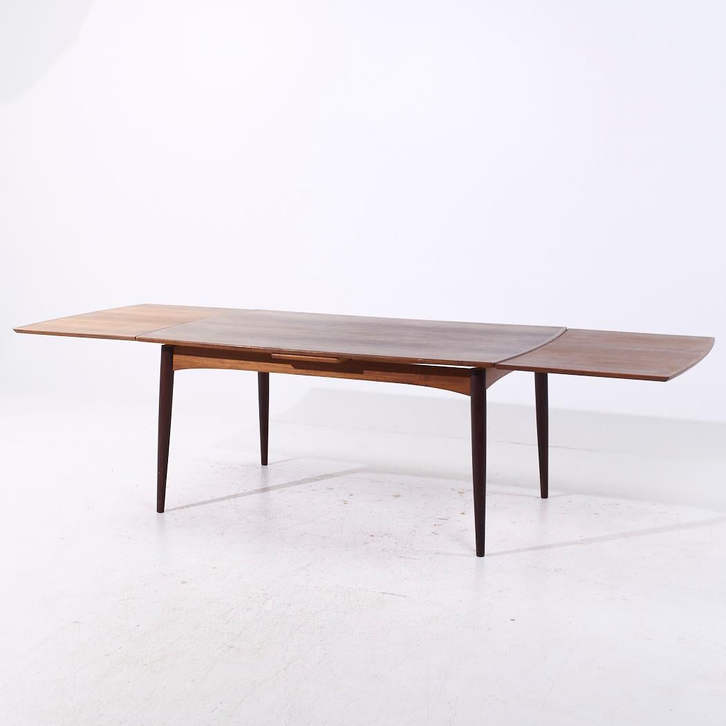 Mid-Century Modern Gudme Møbelfabrik Mid Century Danish Teak Hidden Leaf Expanding Dining Table (Table de salle à manger à feuilles cachées) en vente