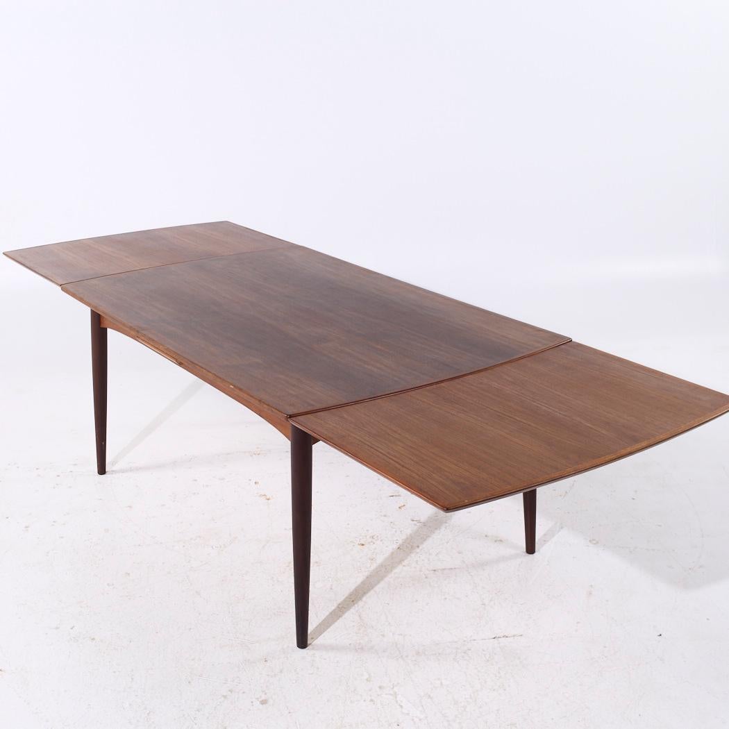 Danois Gudme Møbelfabrik Mid Century Danish Teak Hidden Leaf Expanding Dining Table (Table de salle à manger à feuilles cachées) en vente
