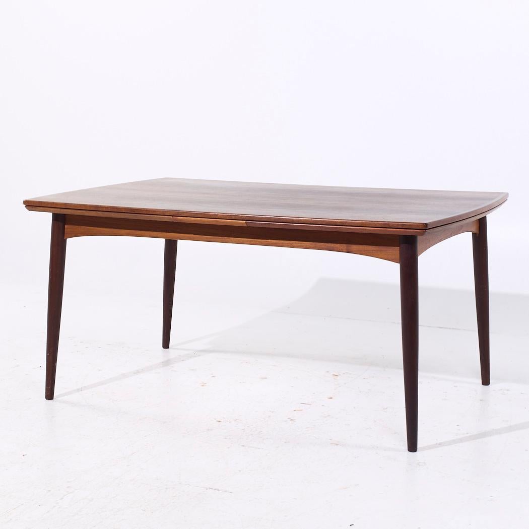Teck Gudme Møbelfabrik Mid Century Danish Teak Hidden Leaf Expanding Dining Table (Table de salle à manger à feuilles cachées) en vente