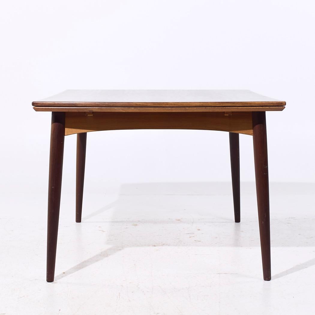 Gudme Møbelfabrik Mid Century Danish Teak Hidden Leaf Expanding Dining Table (Table de salle à manger à feuilles cachées) en vente 2