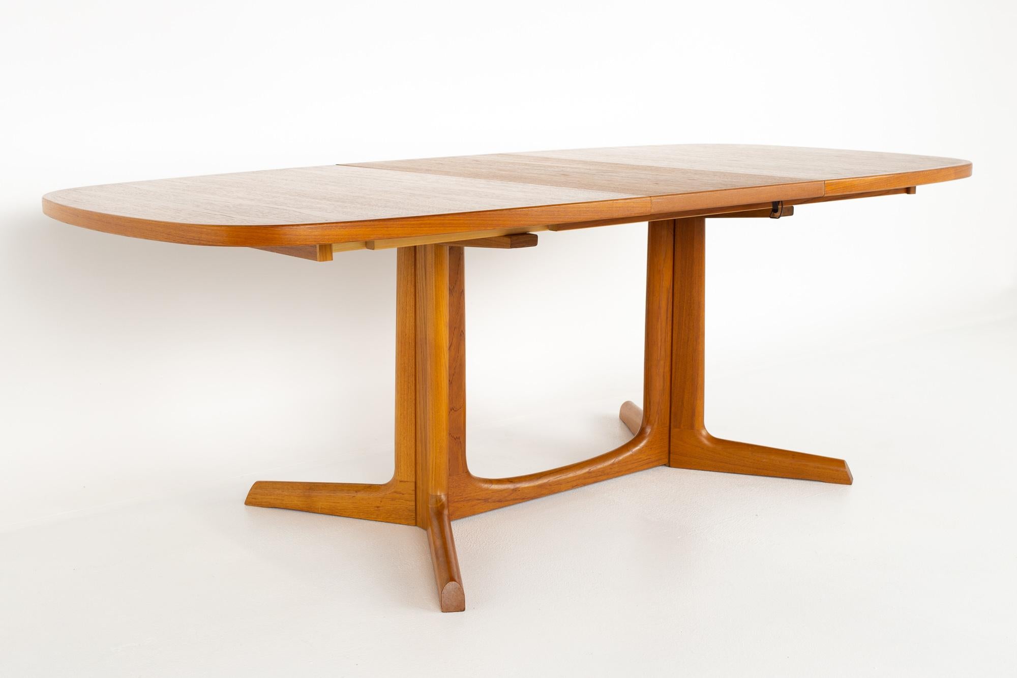 Gudme Mobelfabrik Danish Mid Century Teak Dining Table with 2 Leaves In Good Condition In Countryside, IL