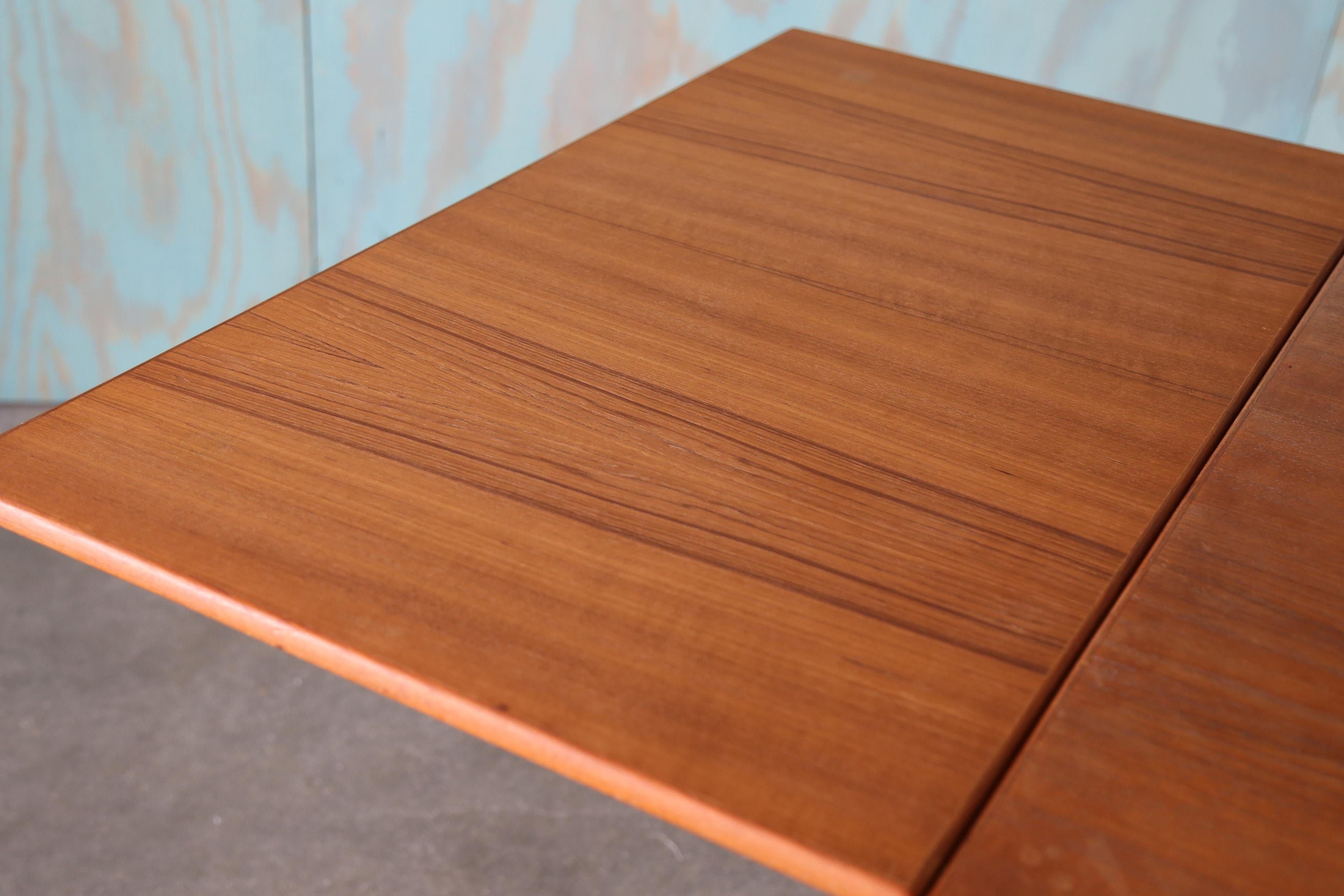 Gudme Mobelfabrik Denmark Dining Table In Good Condition For Sale In Virginia Beach, VA