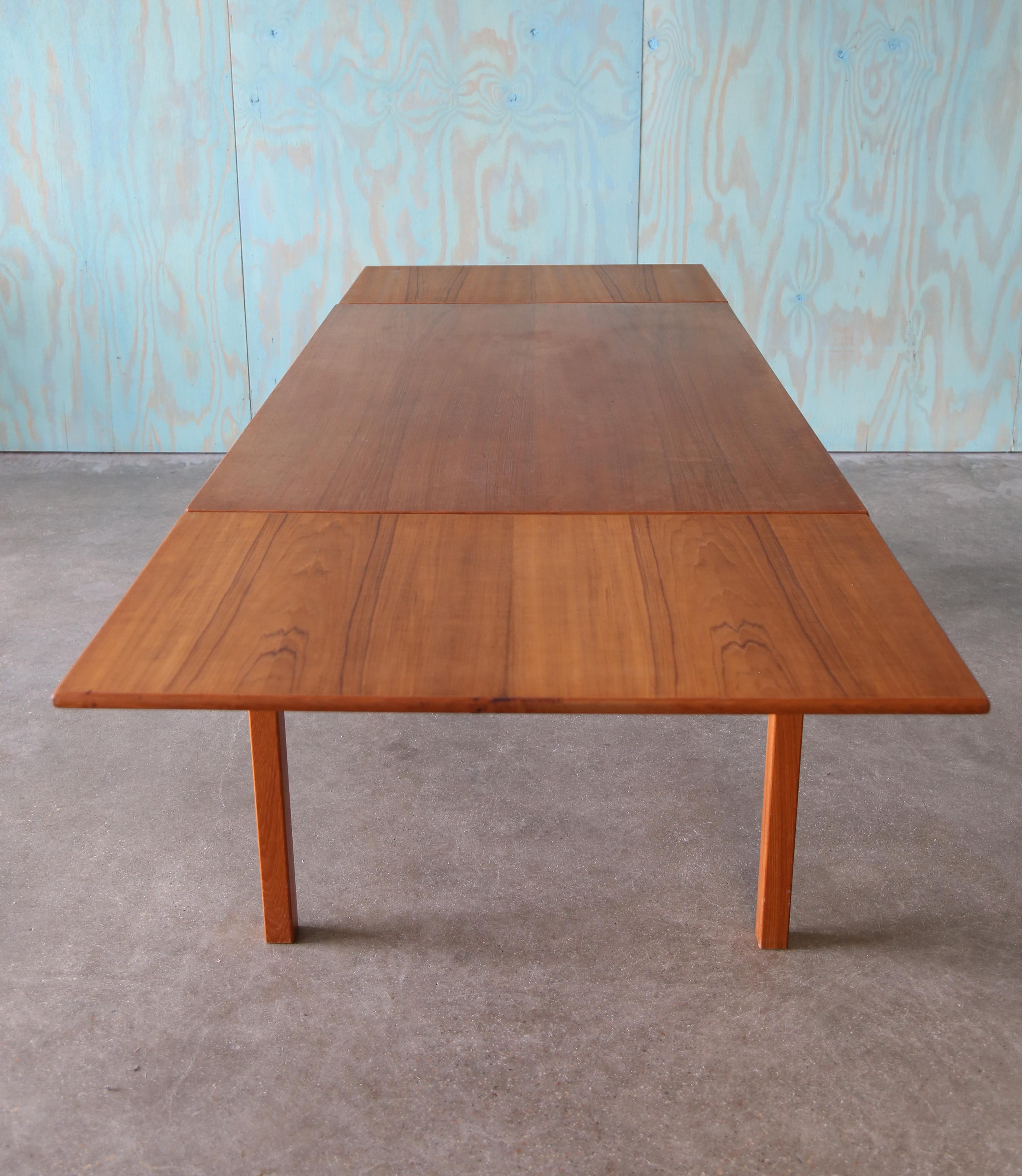 Mid-20th Century Gudme Mobelfabrik Denmark Dining Table For Sale